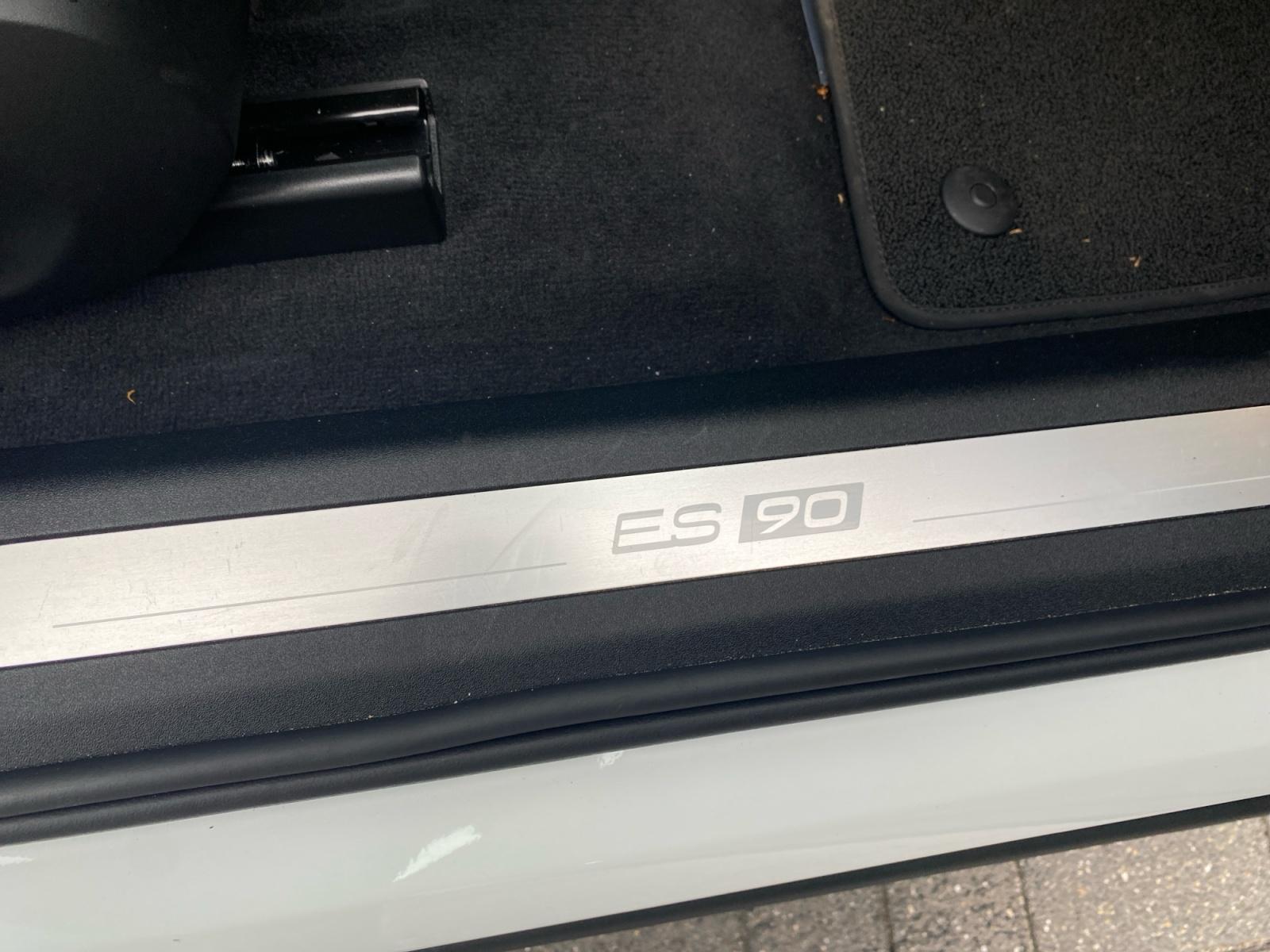 Foto van Volvo Es90