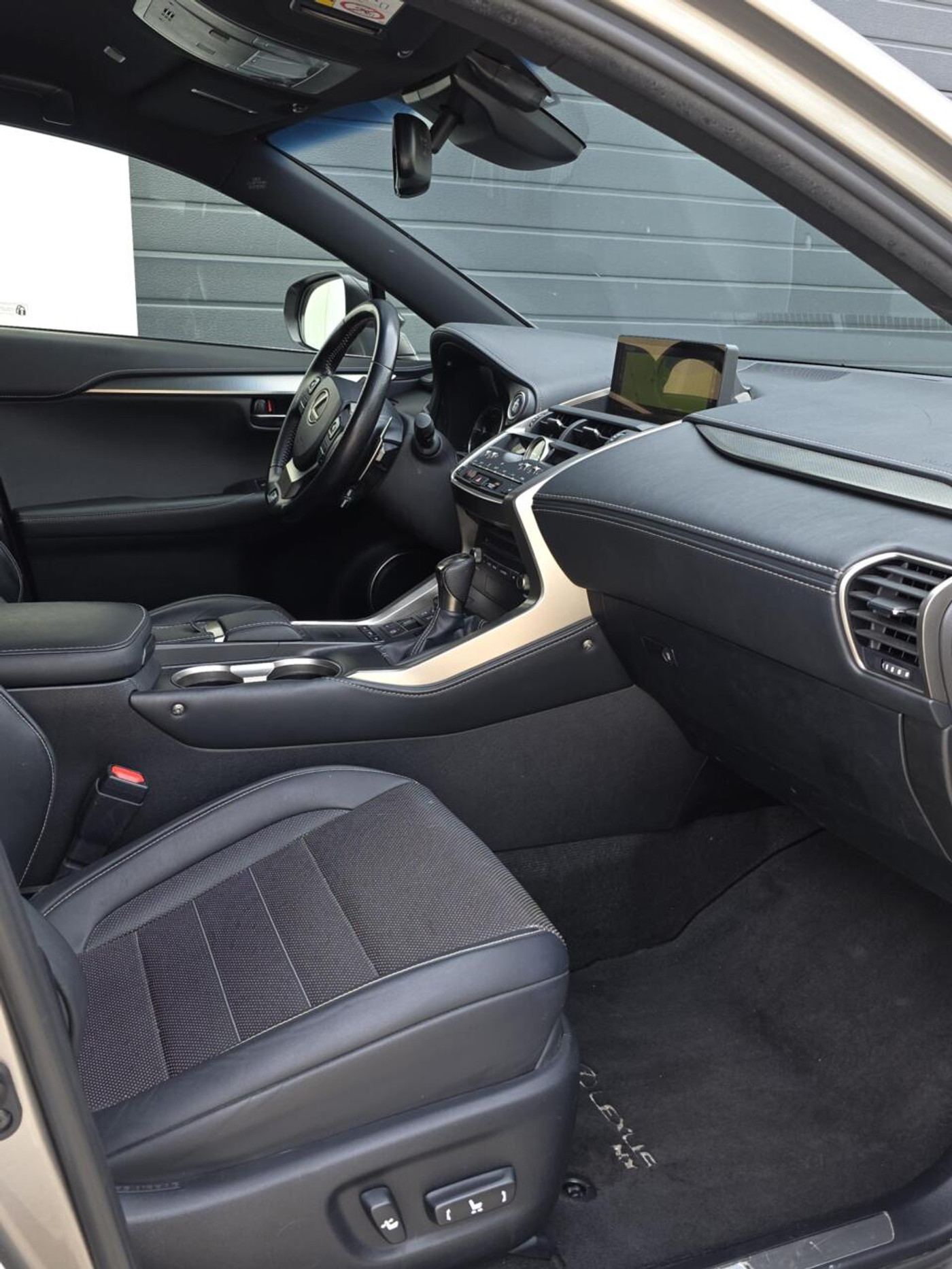 Foto van Lexus NX