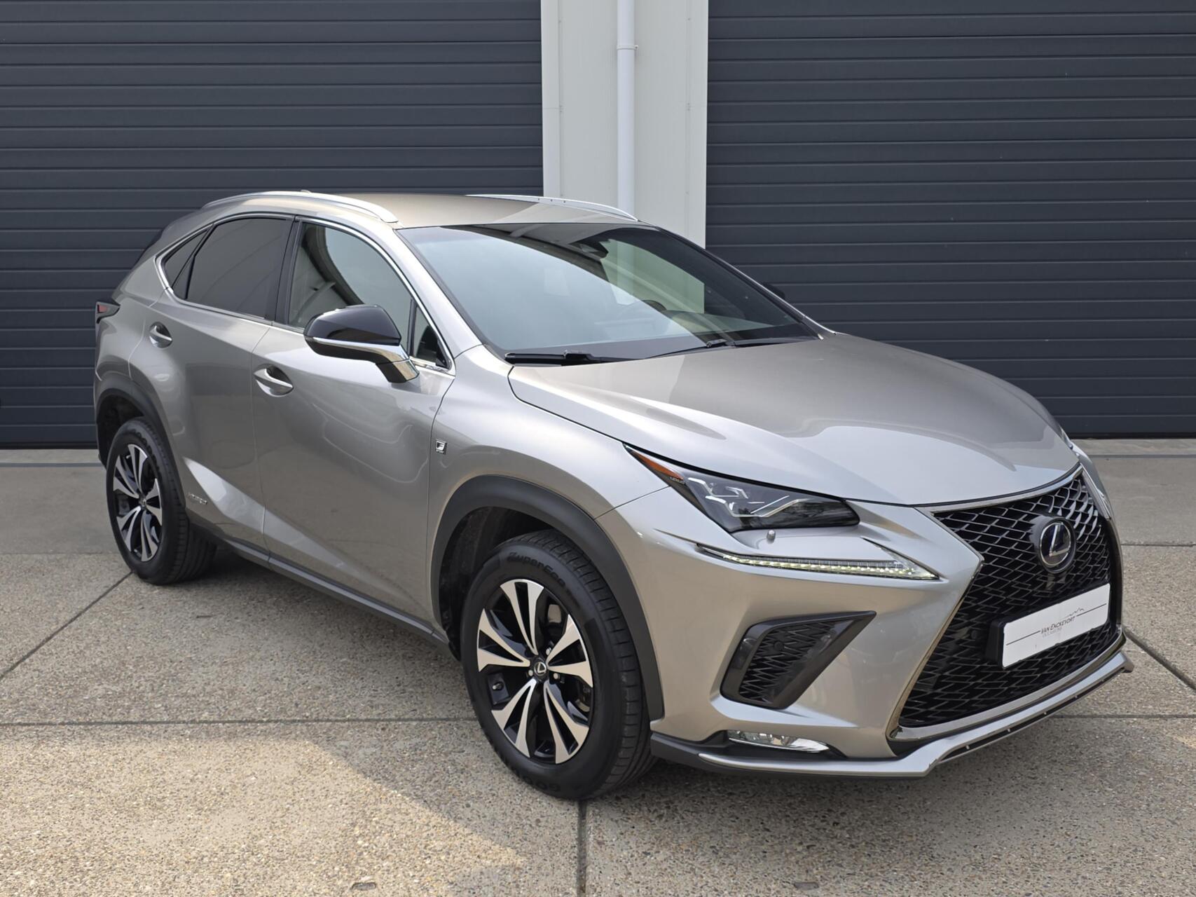 Foto van Lexus NX