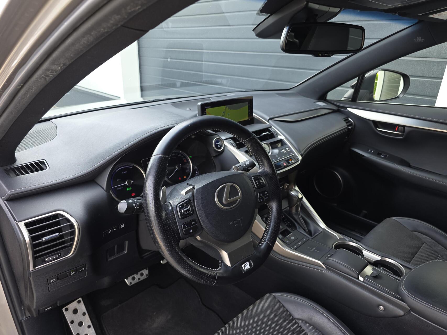 Foto van Lexus NX