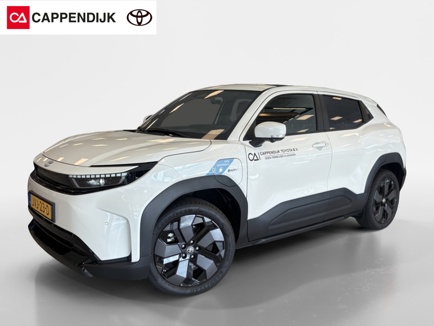 Toyota Urban Cruiser Executive 61 kWh | PANODAK | JBL | 2026 - voorkant