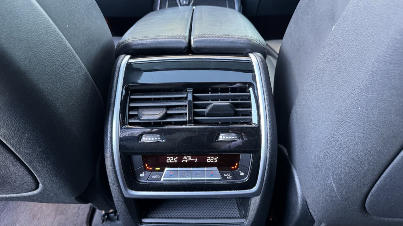 Foto van BMW X7 M50i