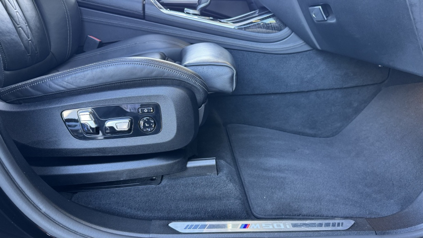 Foto van BMW X7 M50i