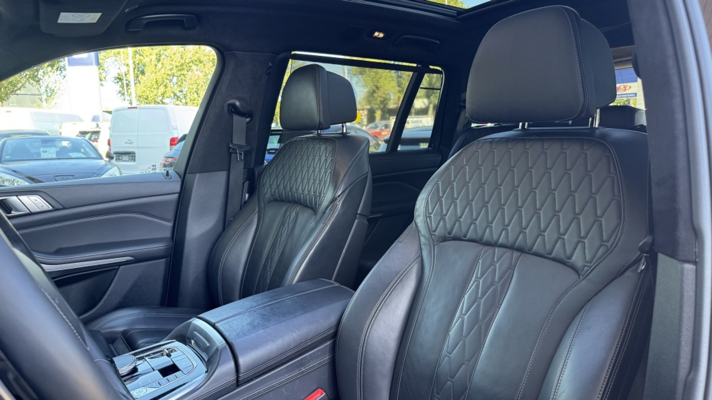 Foto van BMW X7 M50i