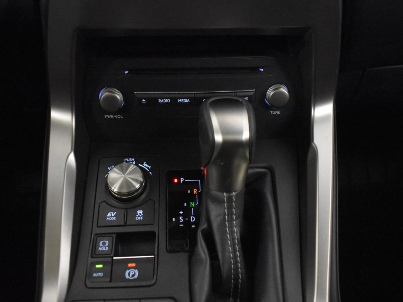 Foto van Lexus NX