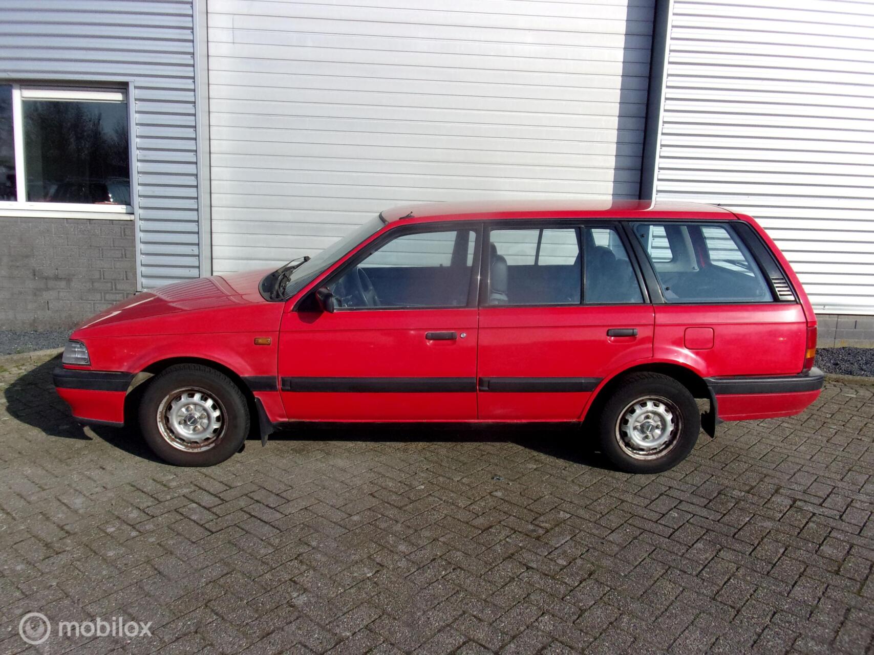 Foto van Mazda 323