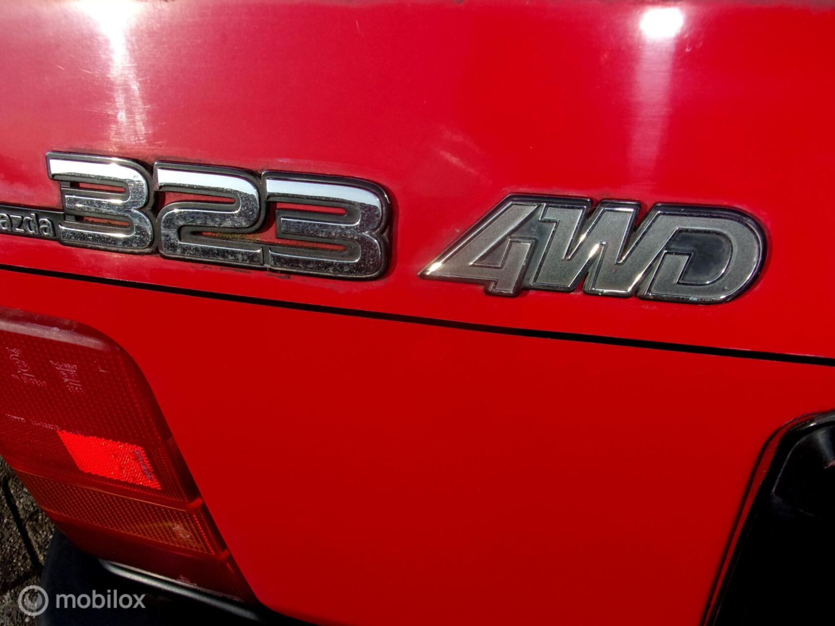 Foto van Mazda 323