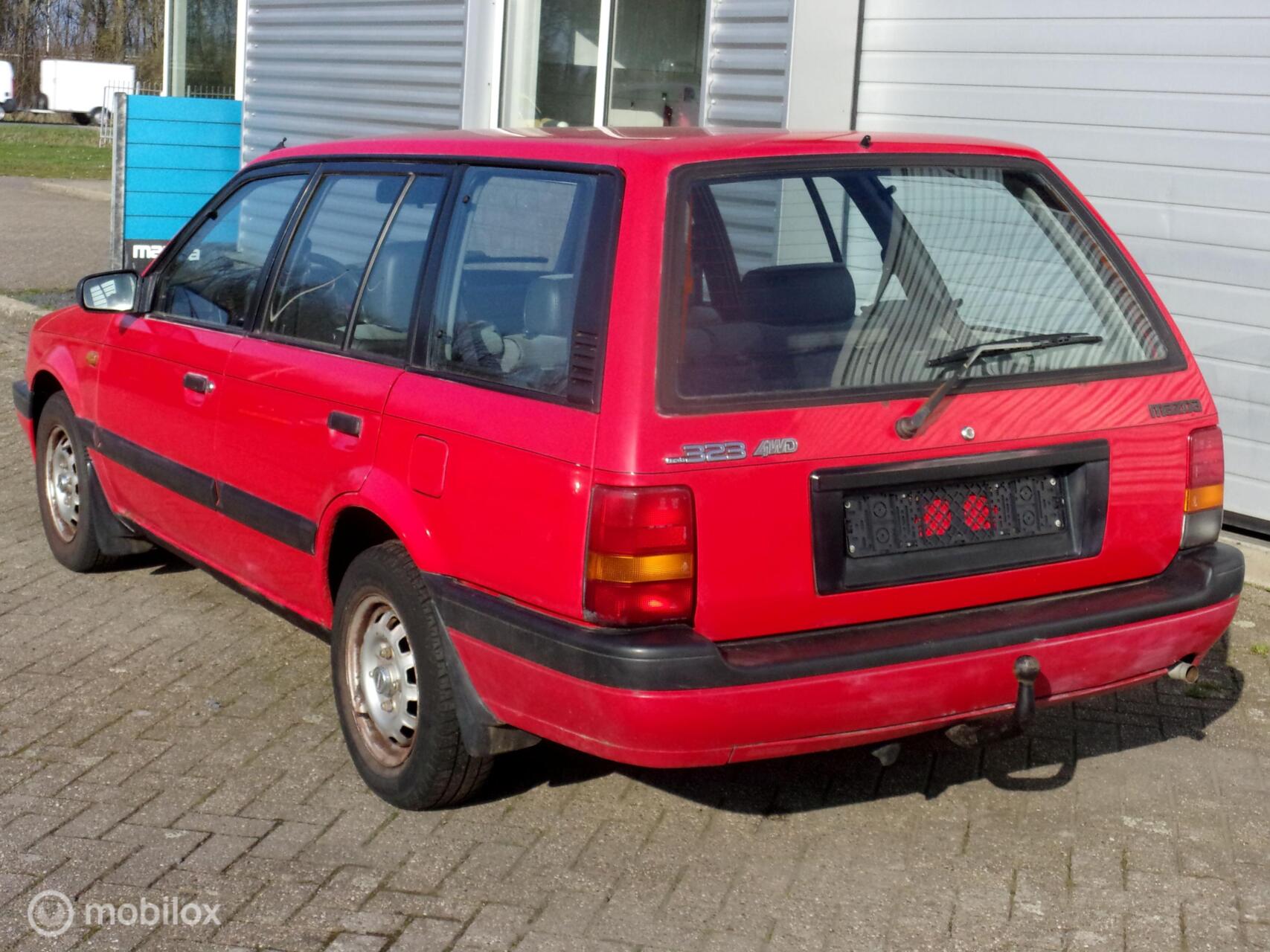 Foto van Mazda 323