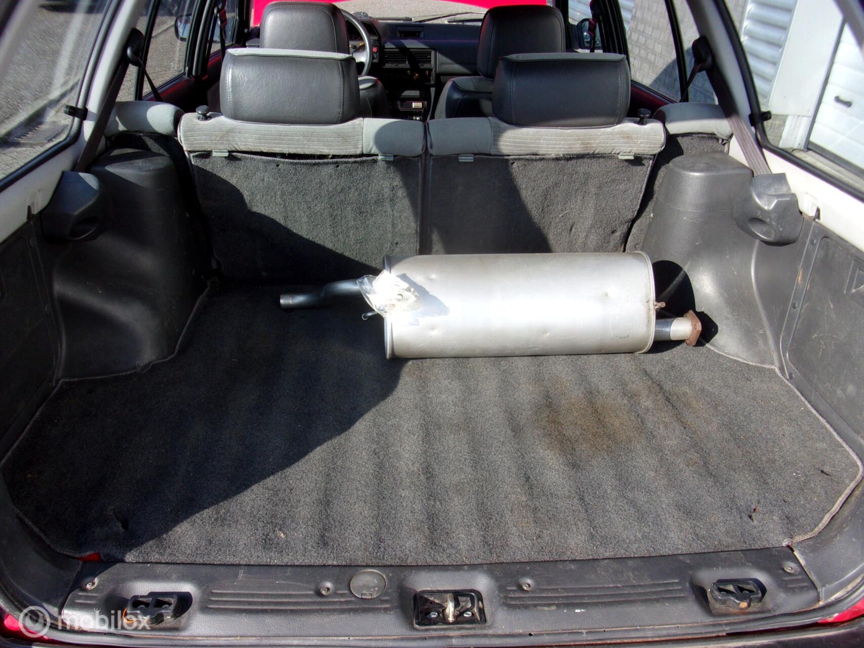 Foto van Mazda 323