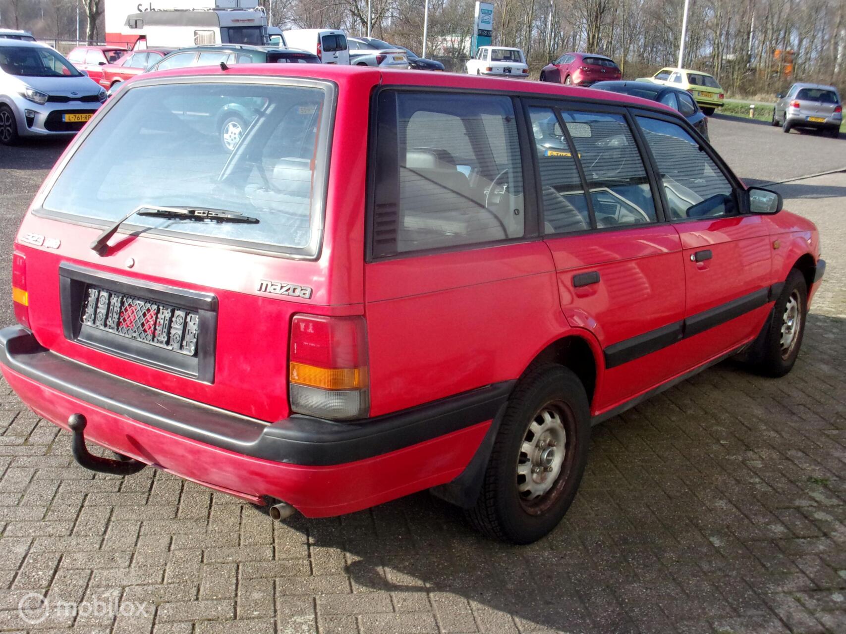 Foto van Mazda 323