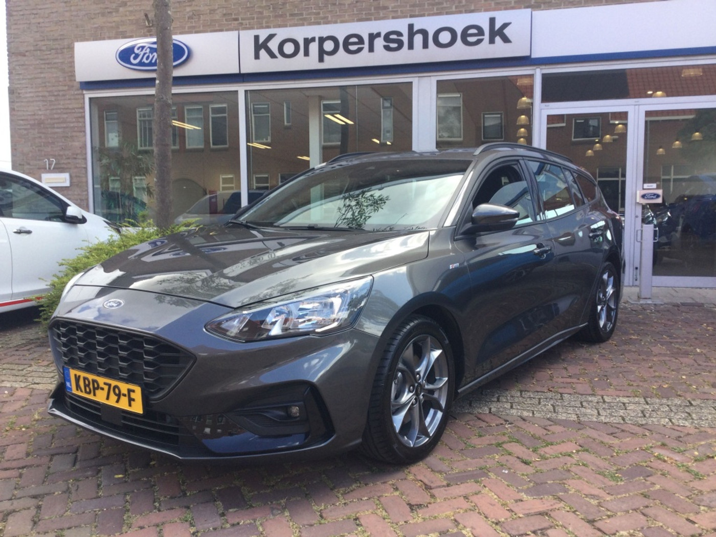 Ford Focus Wagon 1.0 EcoB. Tit. X Bns | Automaat 2020 - voorkant