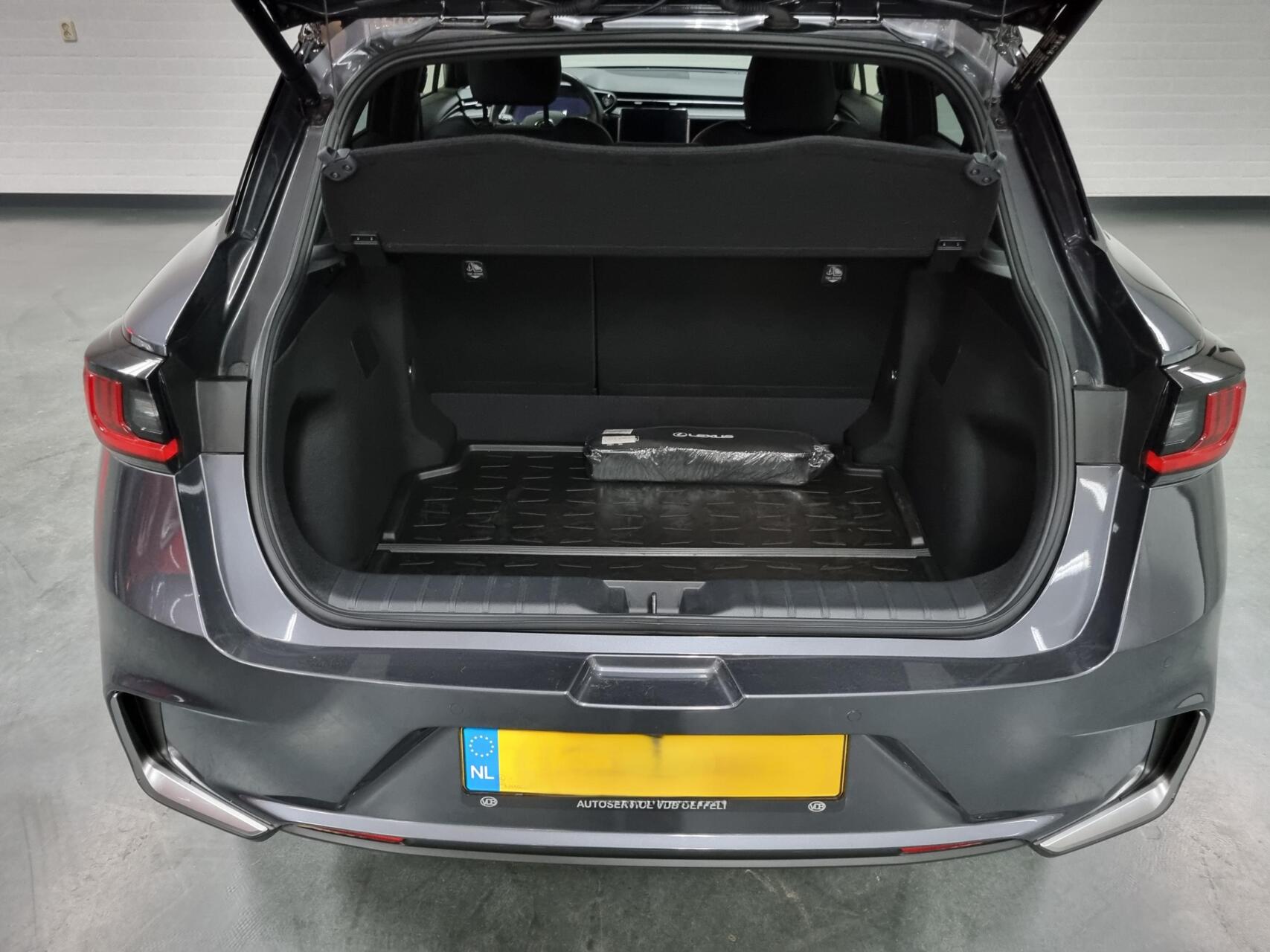 Foto van Lexus LBX