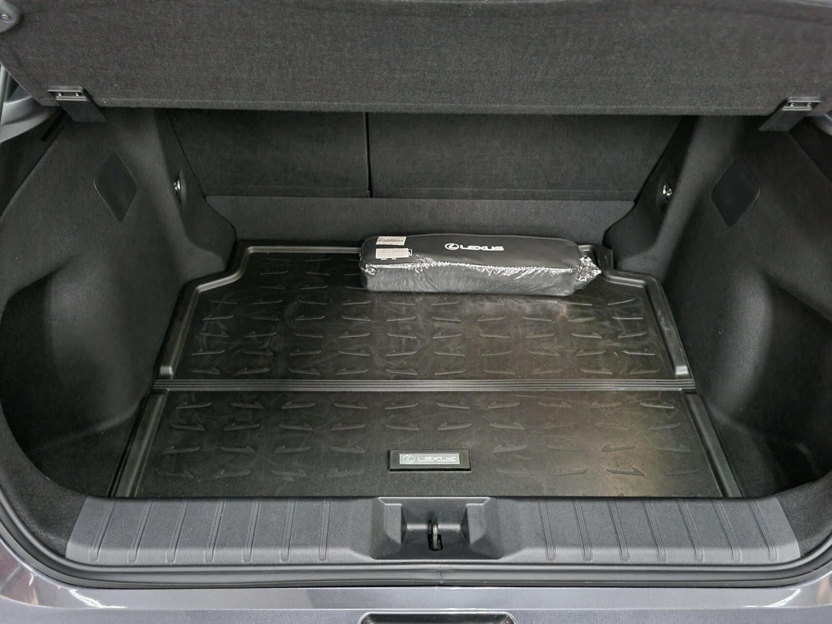 Foto van Lexus LBX