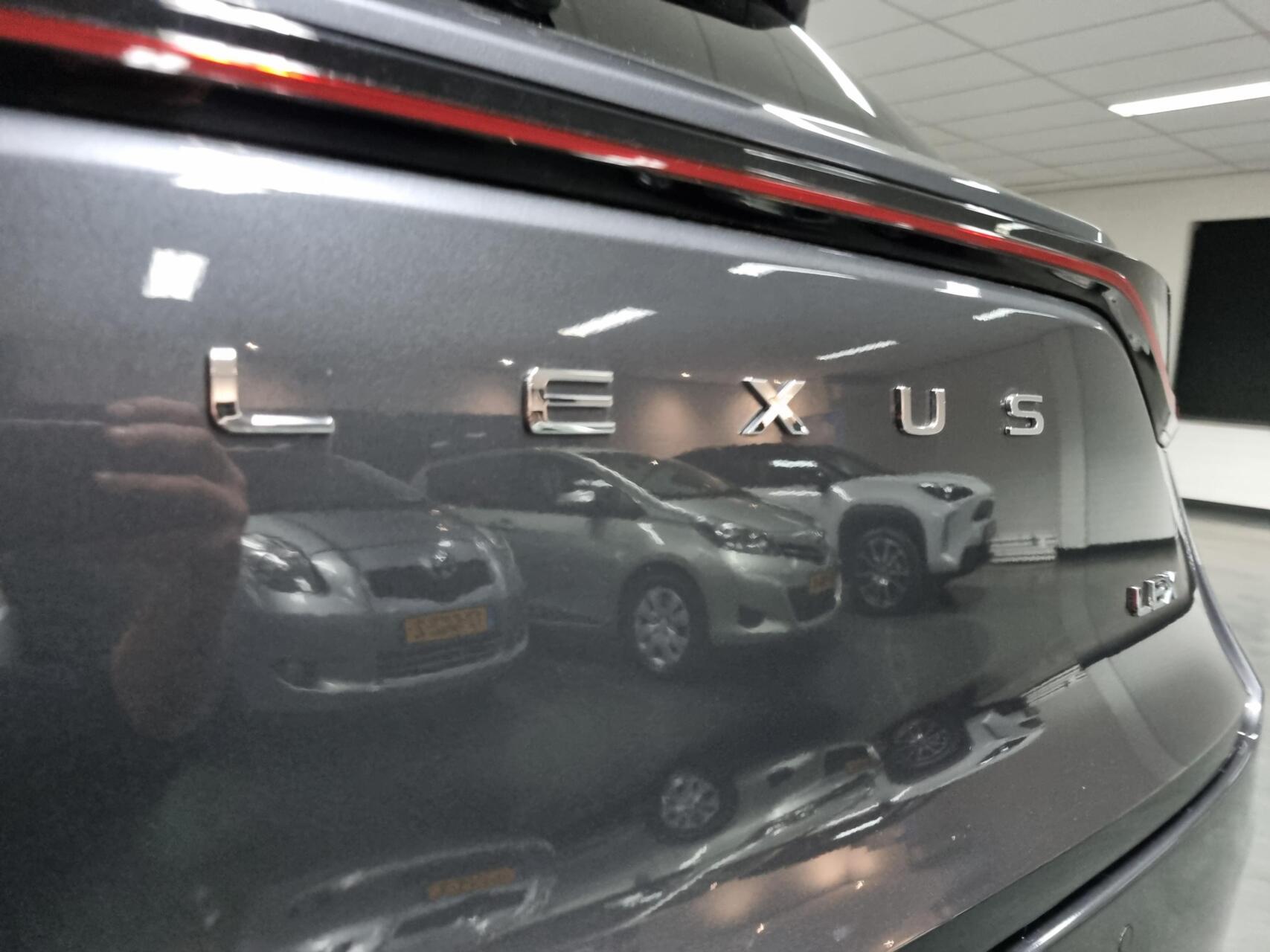 Foto van Lexus LBX