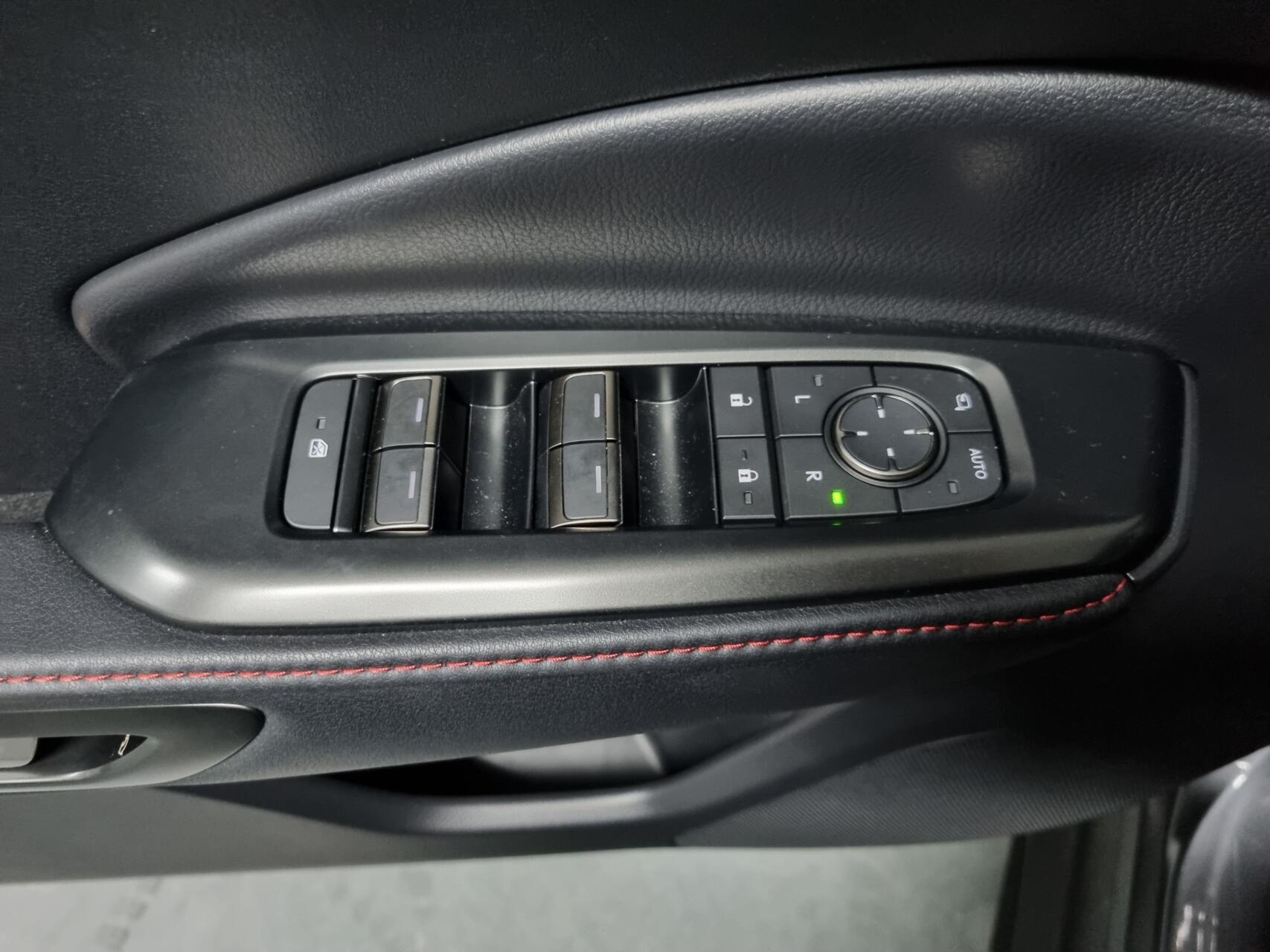 Foto van Lexus LBX