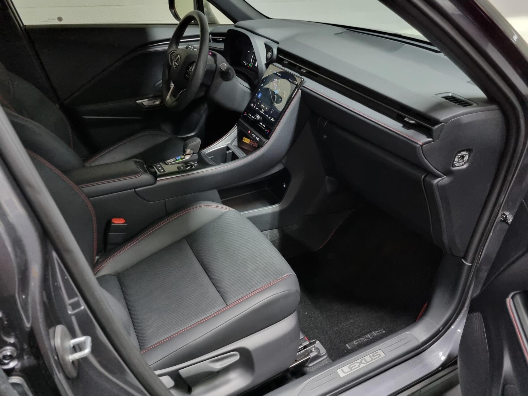 Foto van Lexus LBX