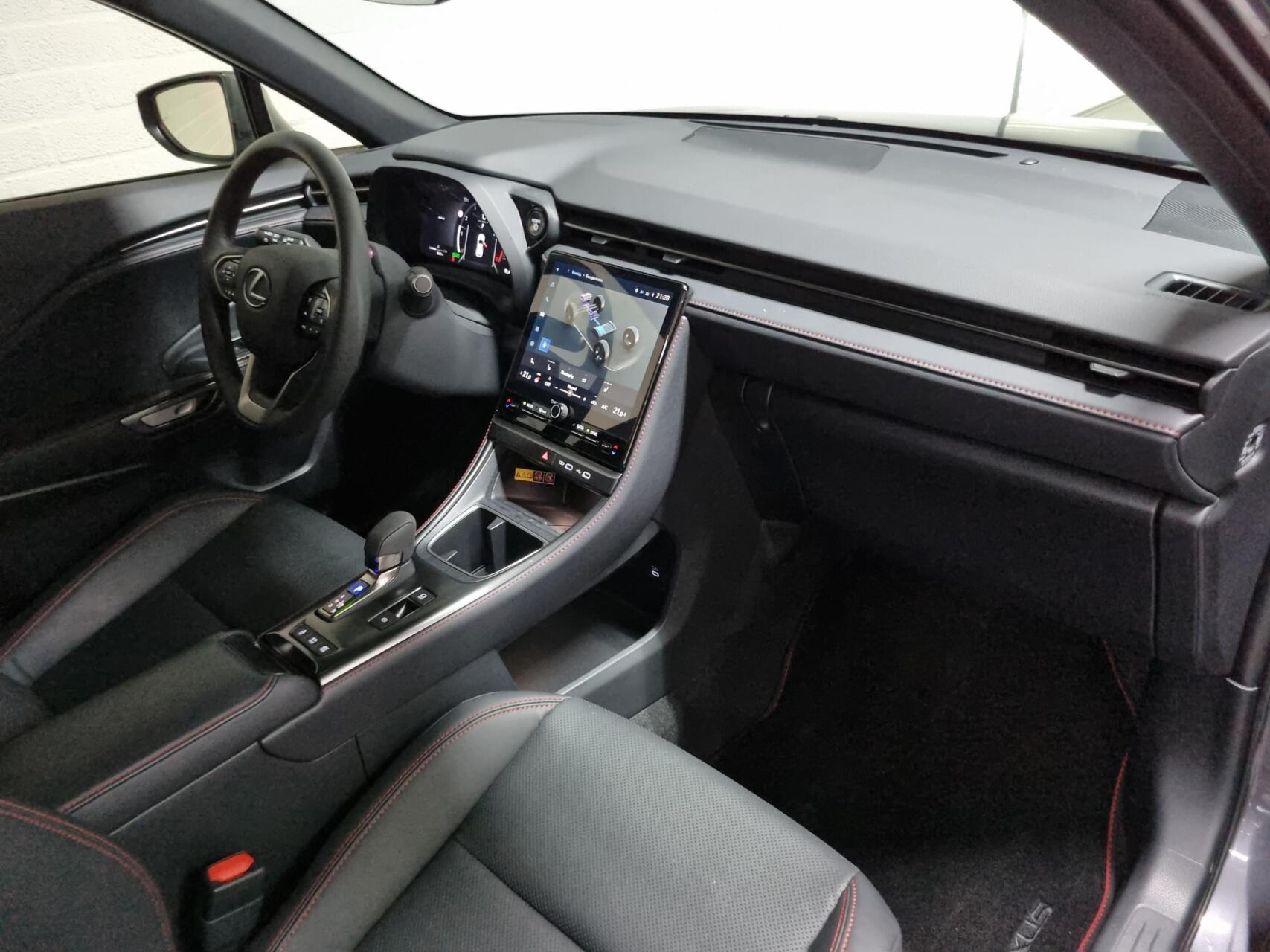 Foto van Lexus LBX