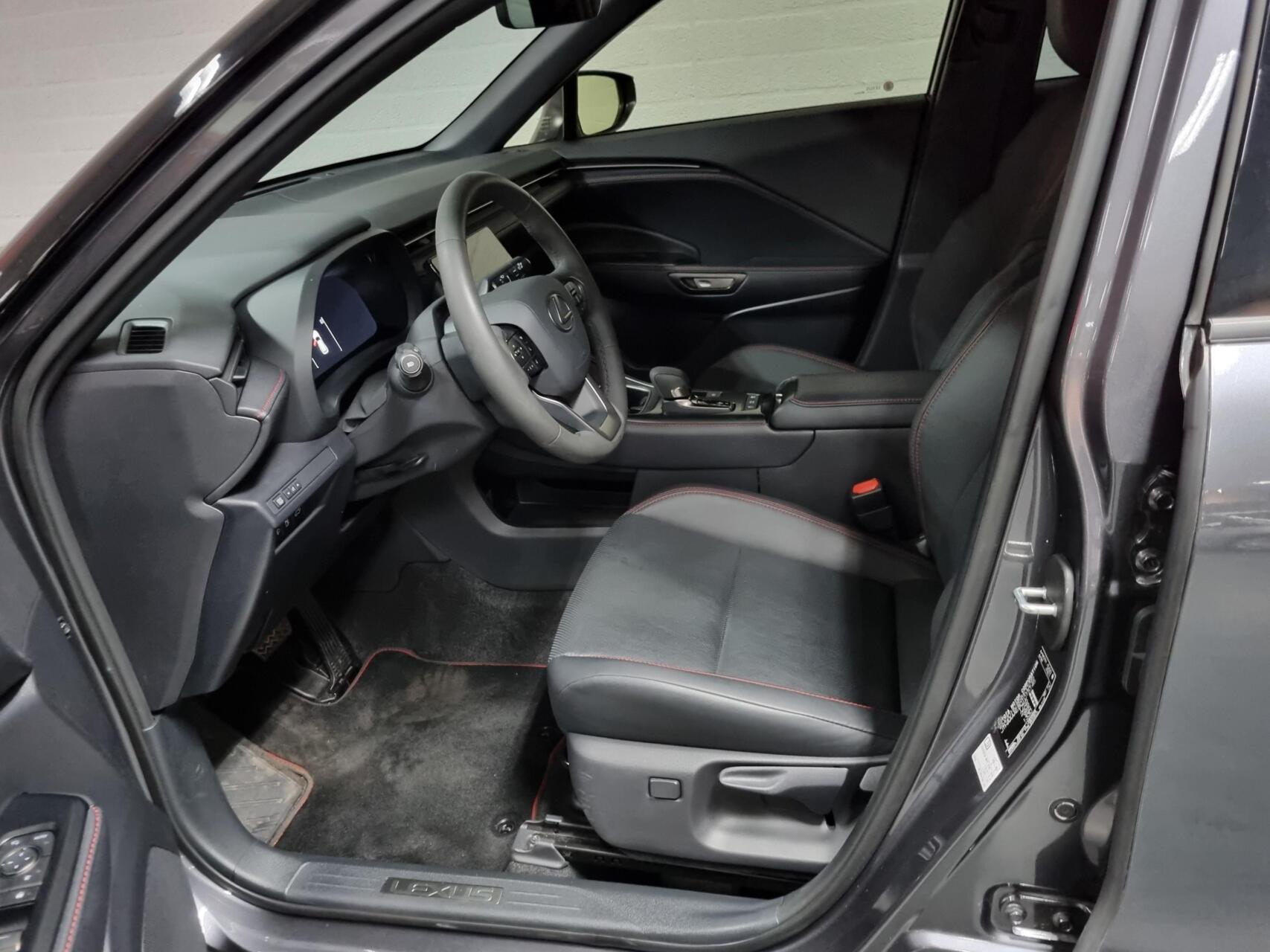 Foto van Lexus LBX