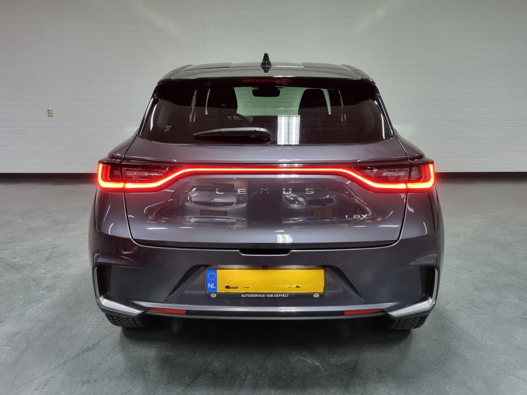 Foto van Lexus LBX
