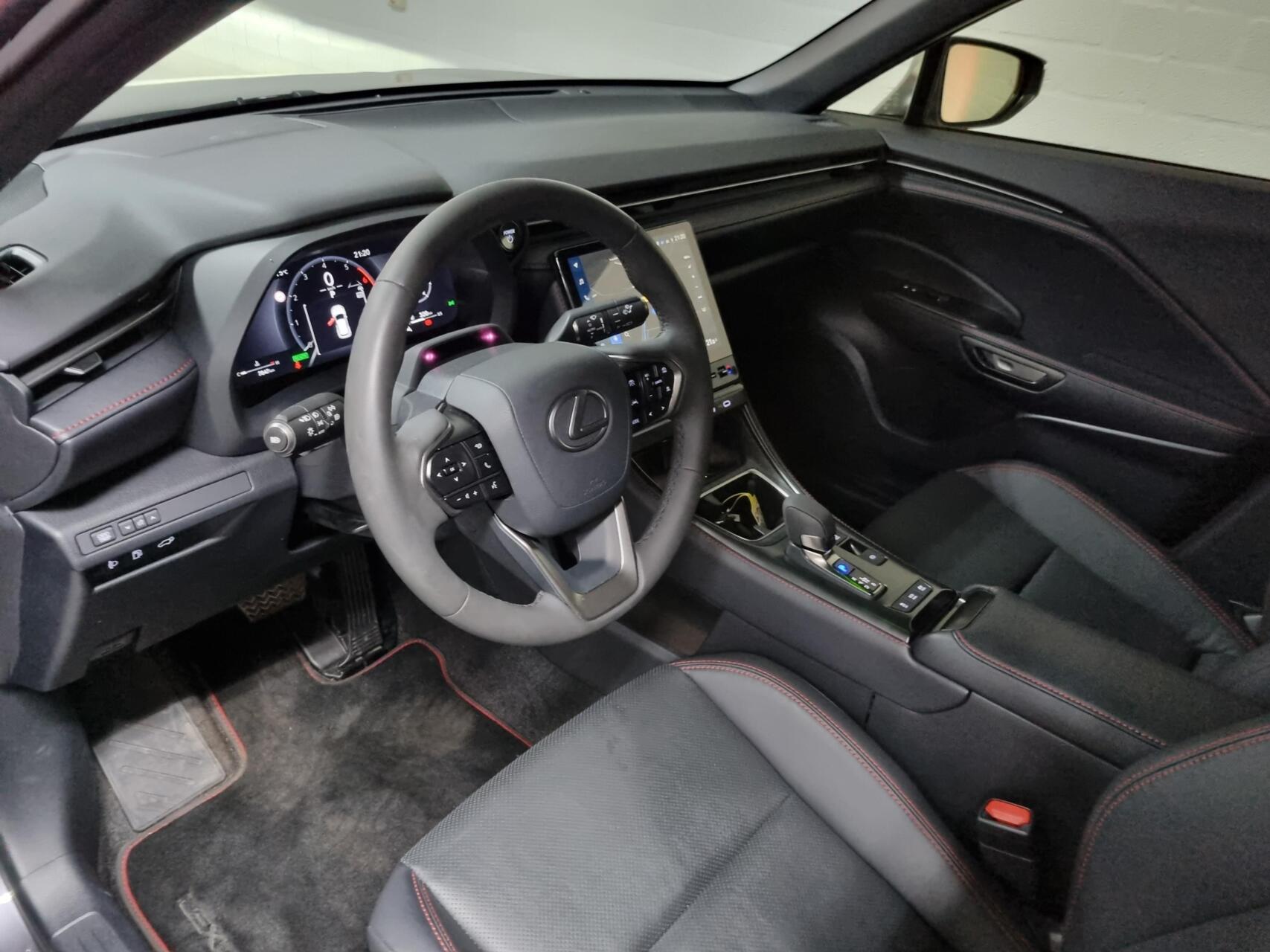 Foto van Lexus LBX