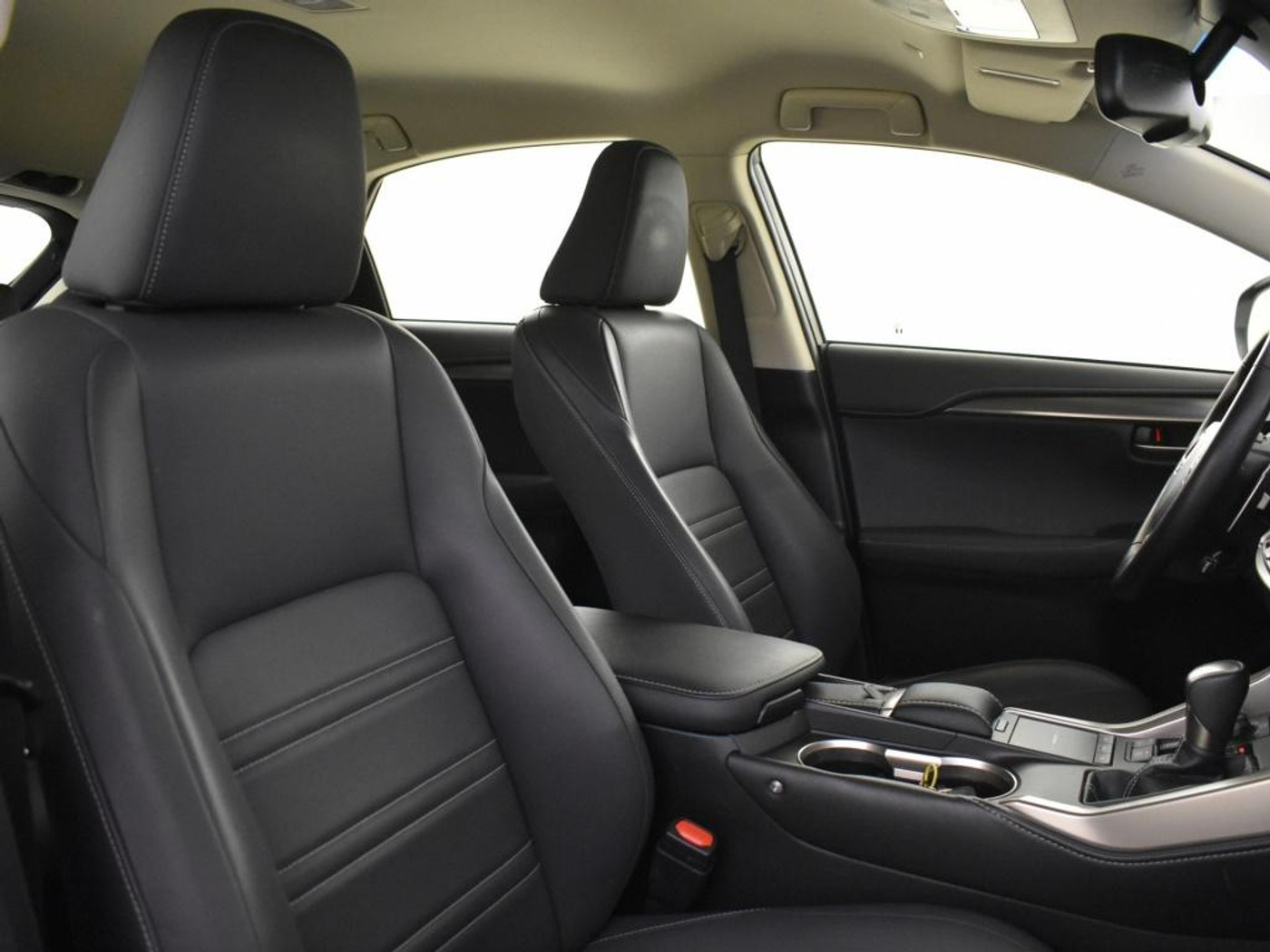 Foto van Lexus NX