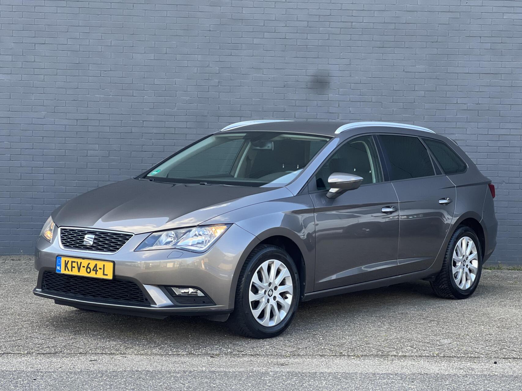 Seat Leon ST 1.2 TSI Style Airco Cruise LM-velgen Bluetooth 2015 - voorkant