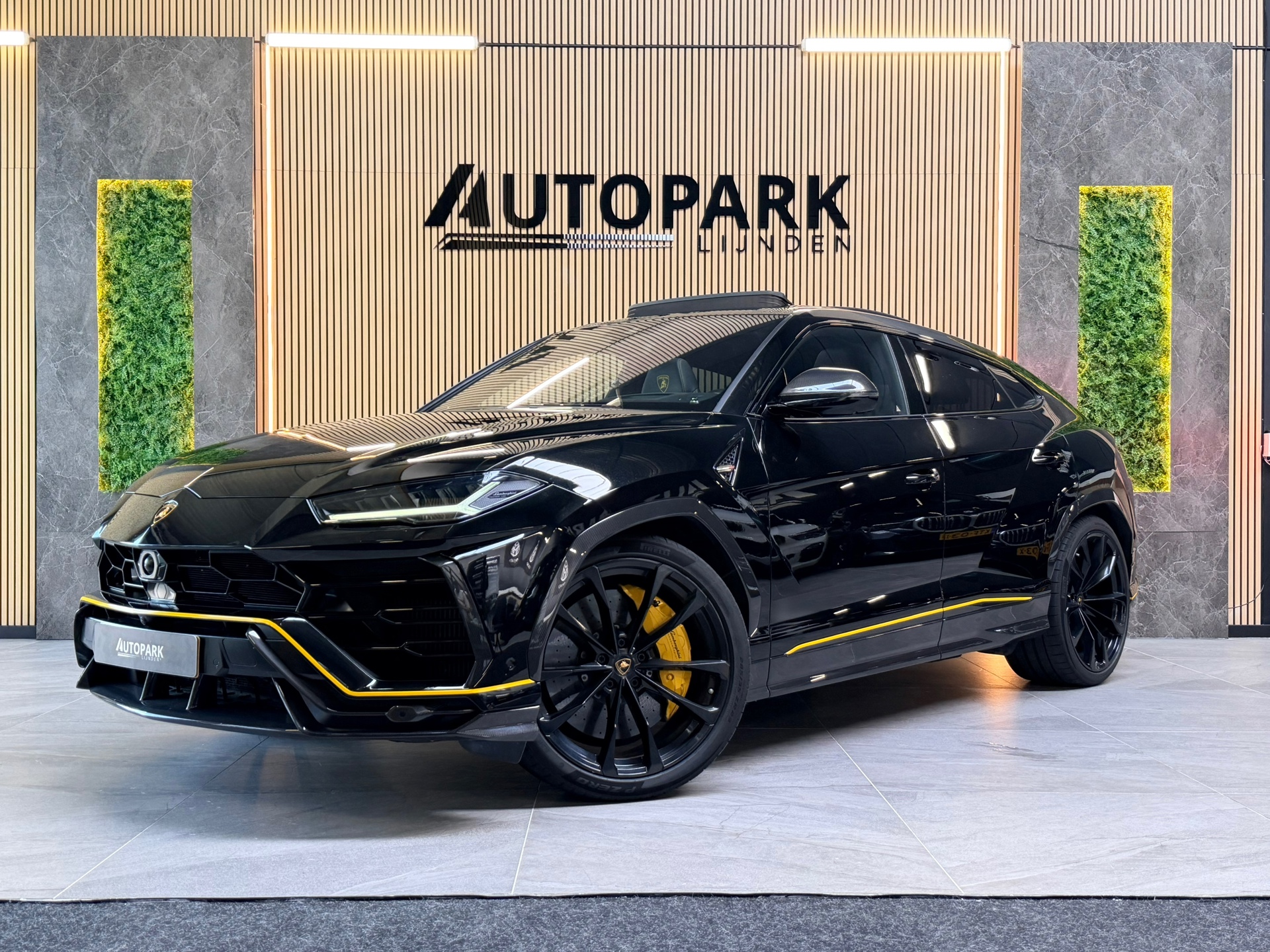 Lamborghini Urus 4.0 V8 |PANO|AKRAPOVIC|B&O|MASSAGE|CERAMIC|HuD|CARBON|SOFTCLOSE|360 CAMERA|GARANTIE 03/2027|23 INCH|650PK|BOMVOL! 2019 - voorkant