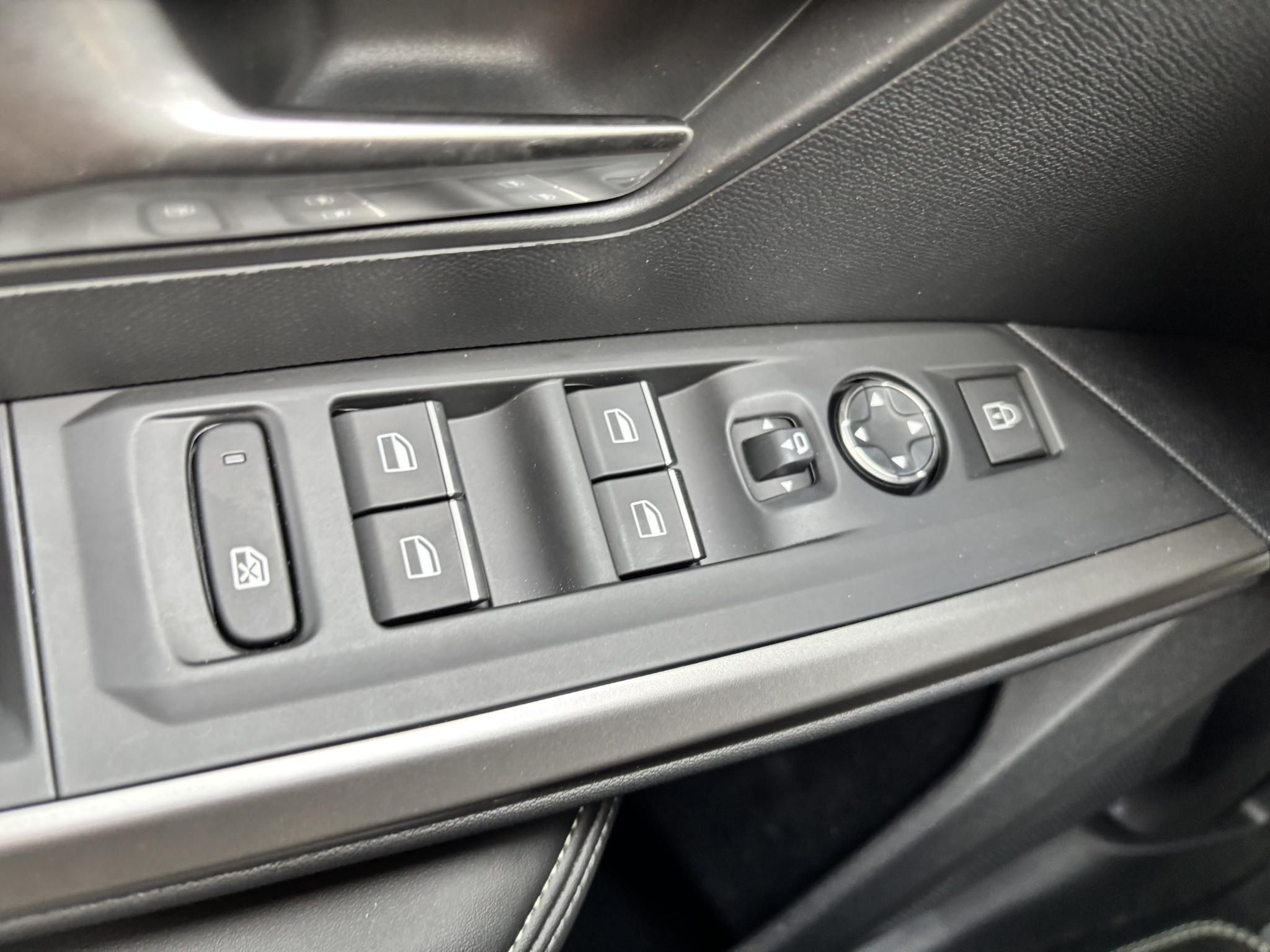 Foto van Peugeot E-5008