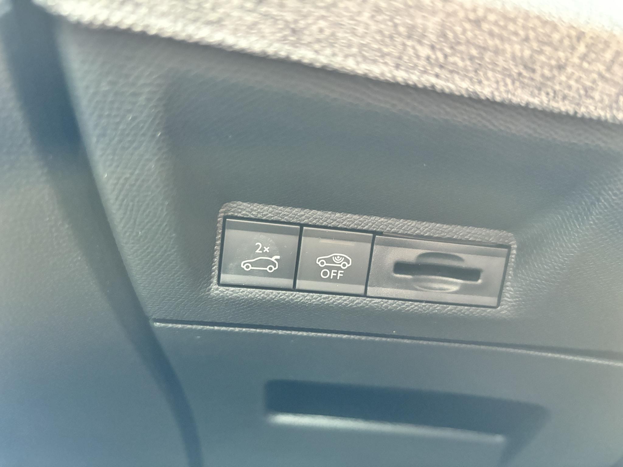 Foto van Peugeot E-5008