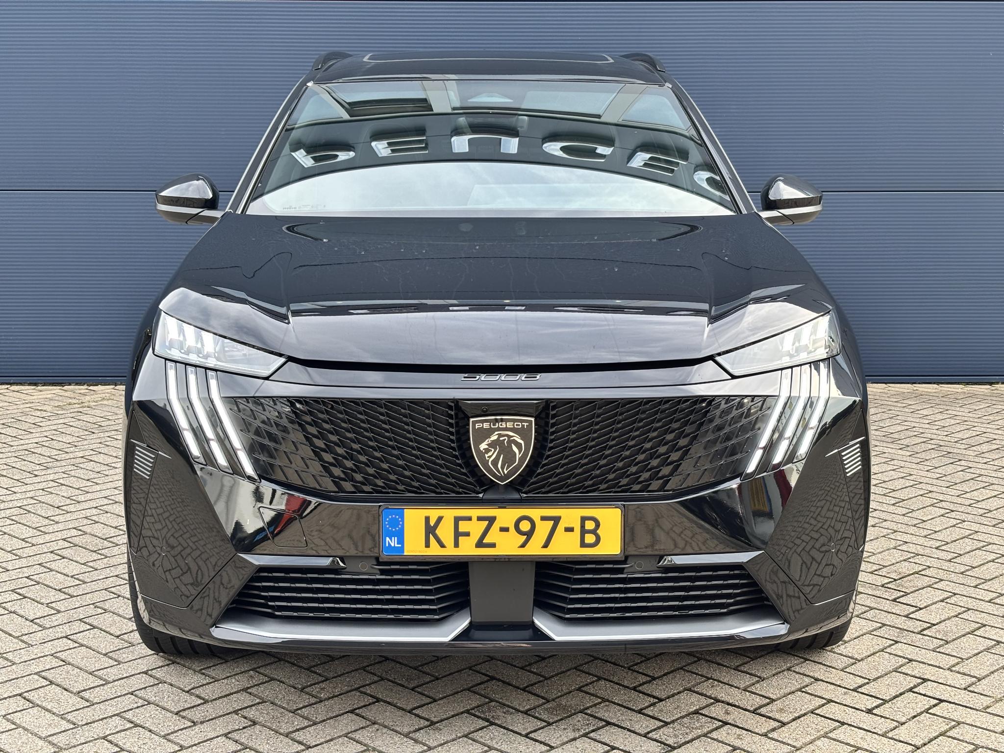 Foto van Peugeot E-5008