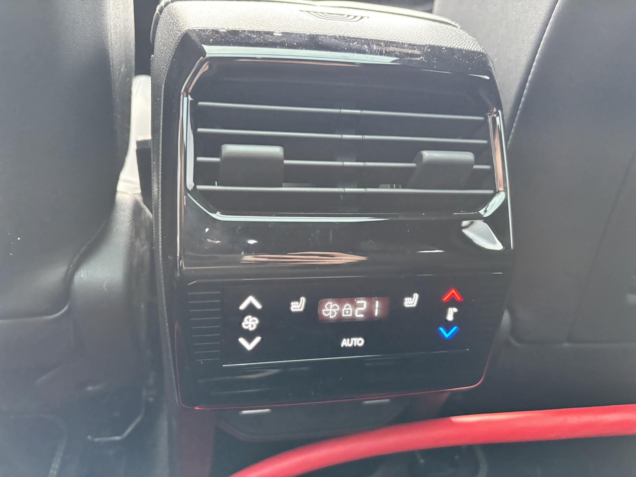 Foto van Peugeot E-5008