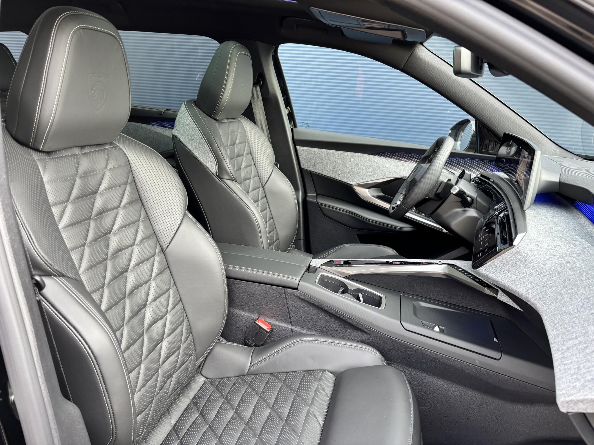 Foto van Peugeot E-5008