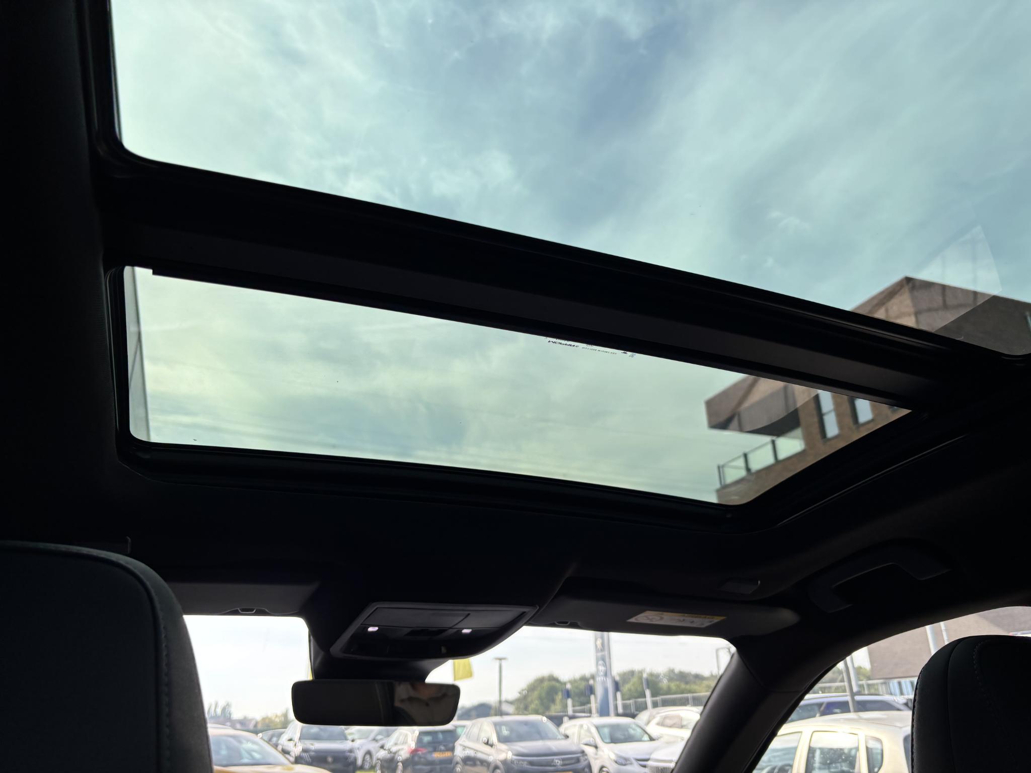 Foto van Peugeot E-5008