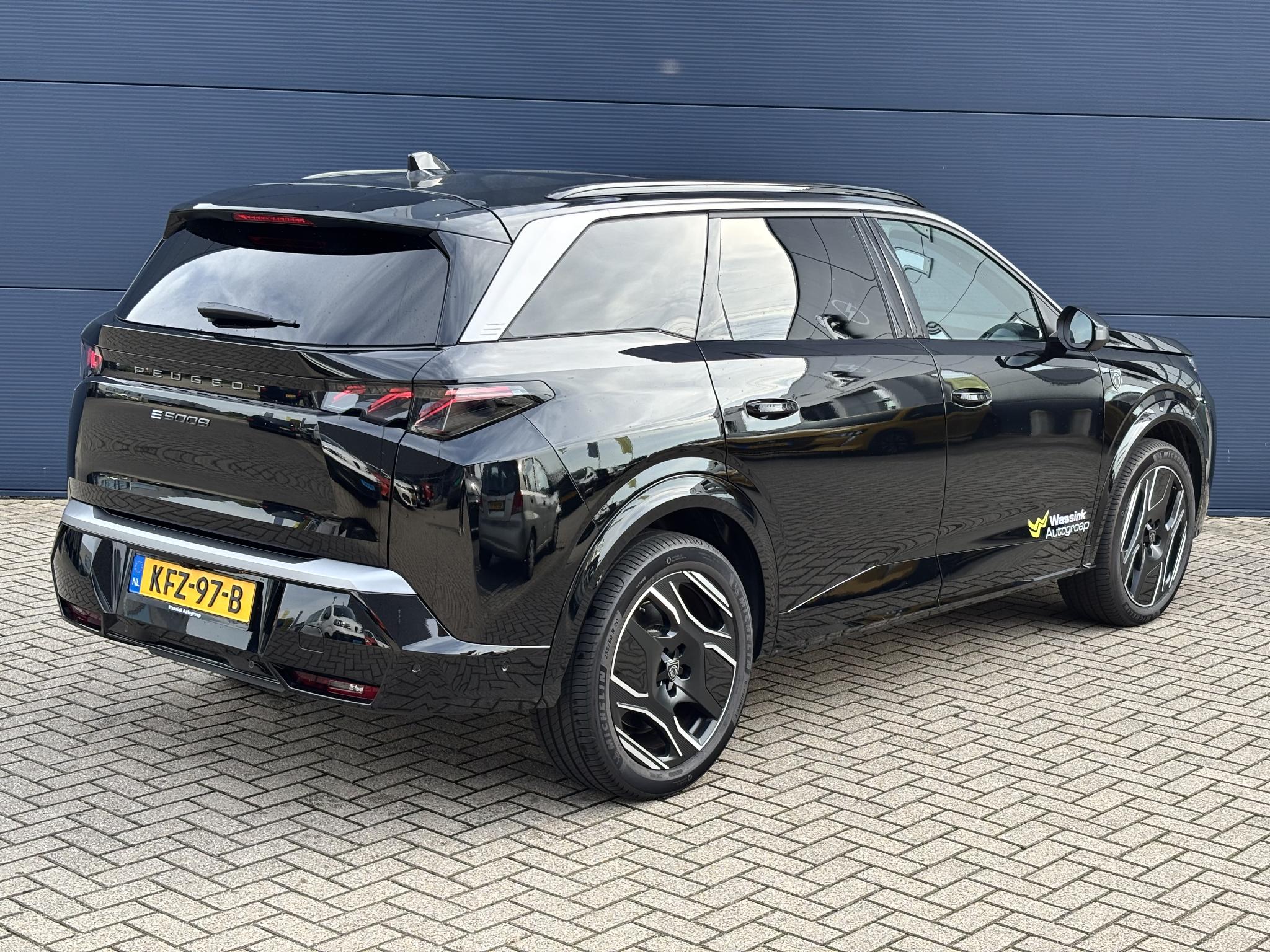 Foto van Peugeot E-5008