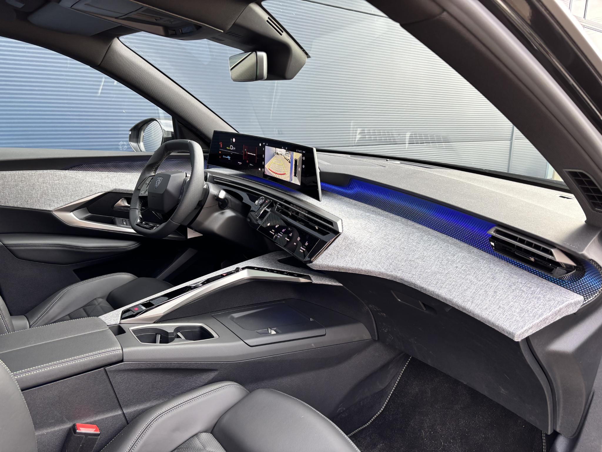 Foto van Peugeot E-5008