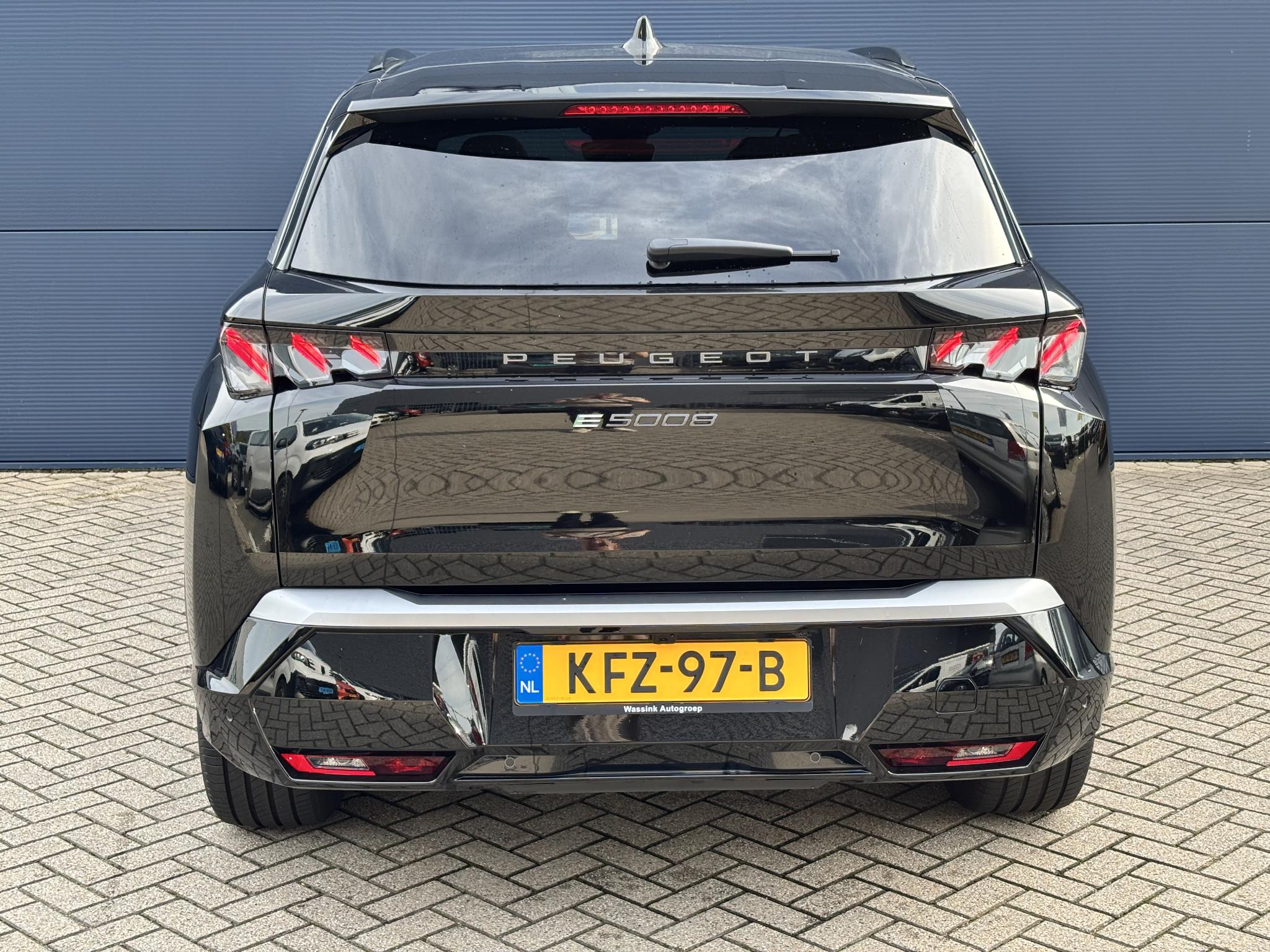 Foto van Peugeot E-5008