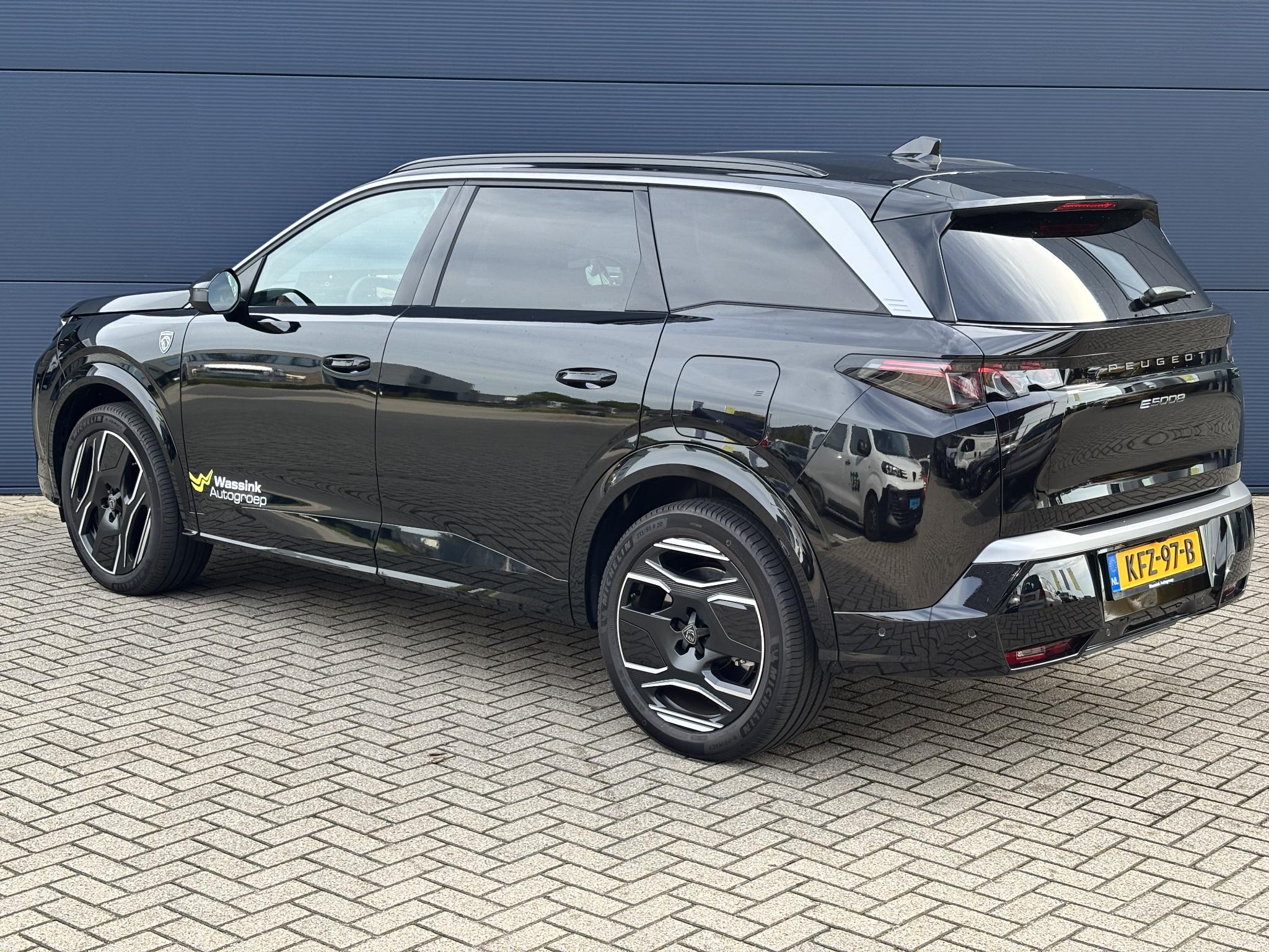 Foto van Peugeot E-5008