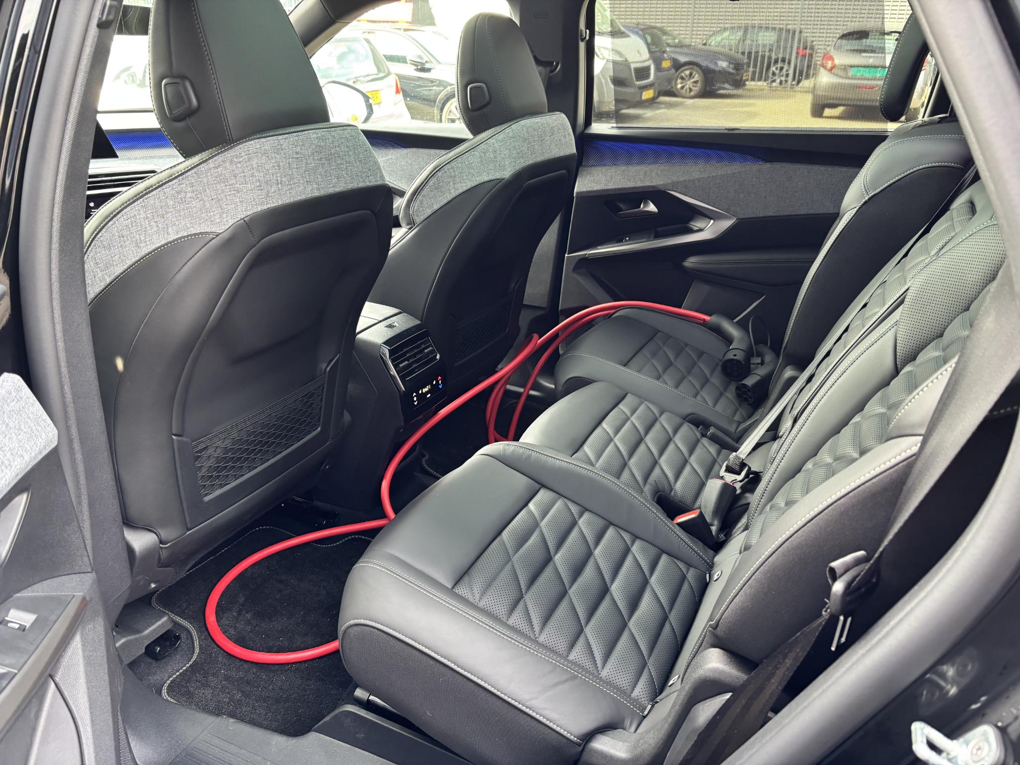 Foto van Peugeot E-5008