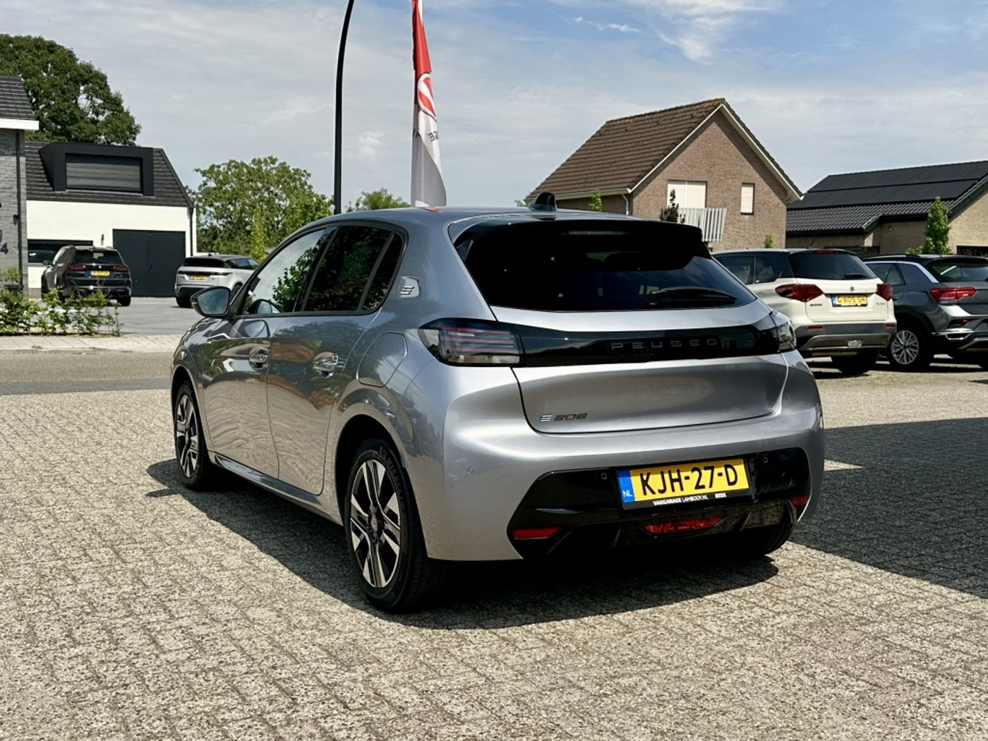 Foto van Peugeot E-208
