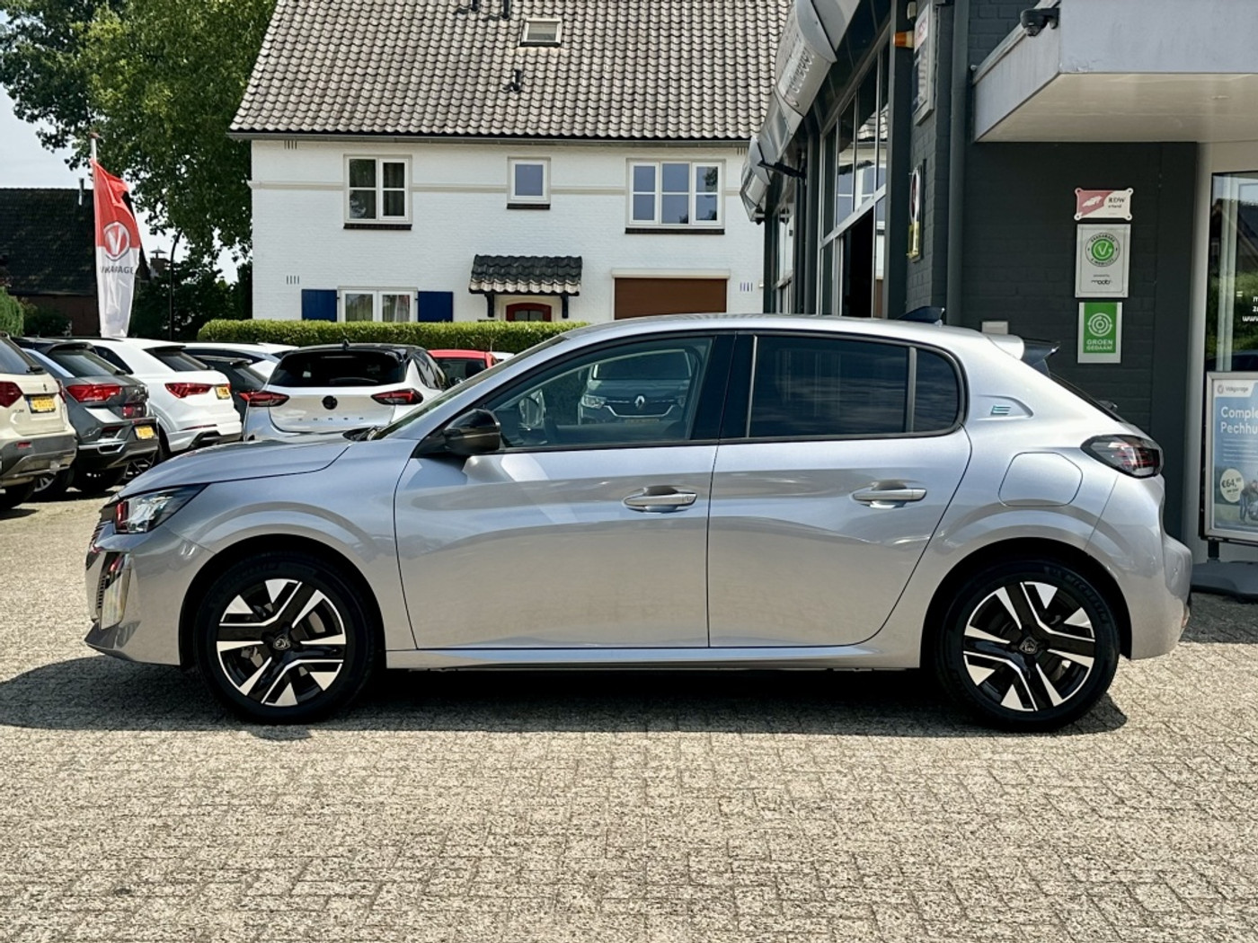 Foto van Peugeot E-208