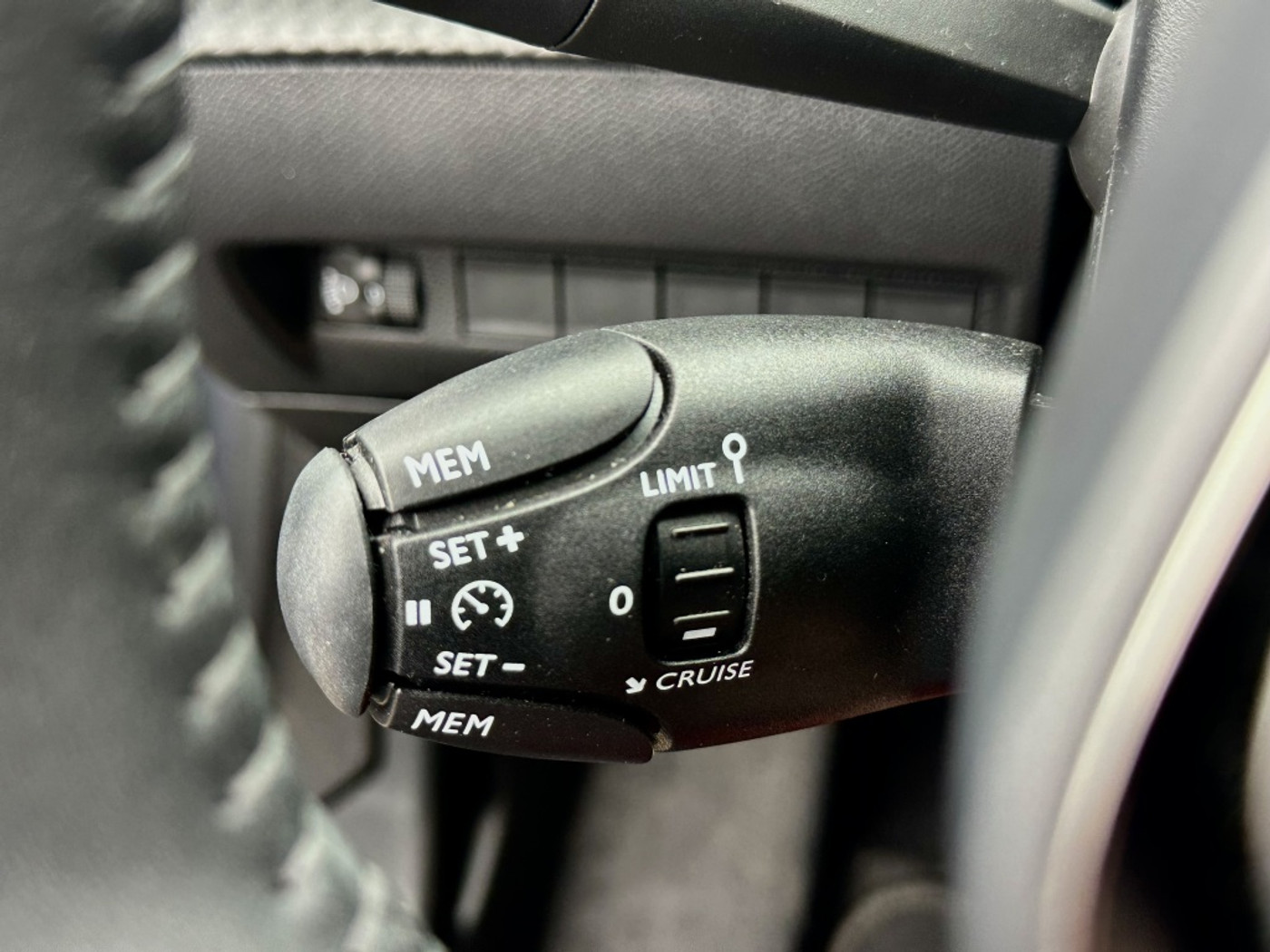 Foto van Peugeot E-208