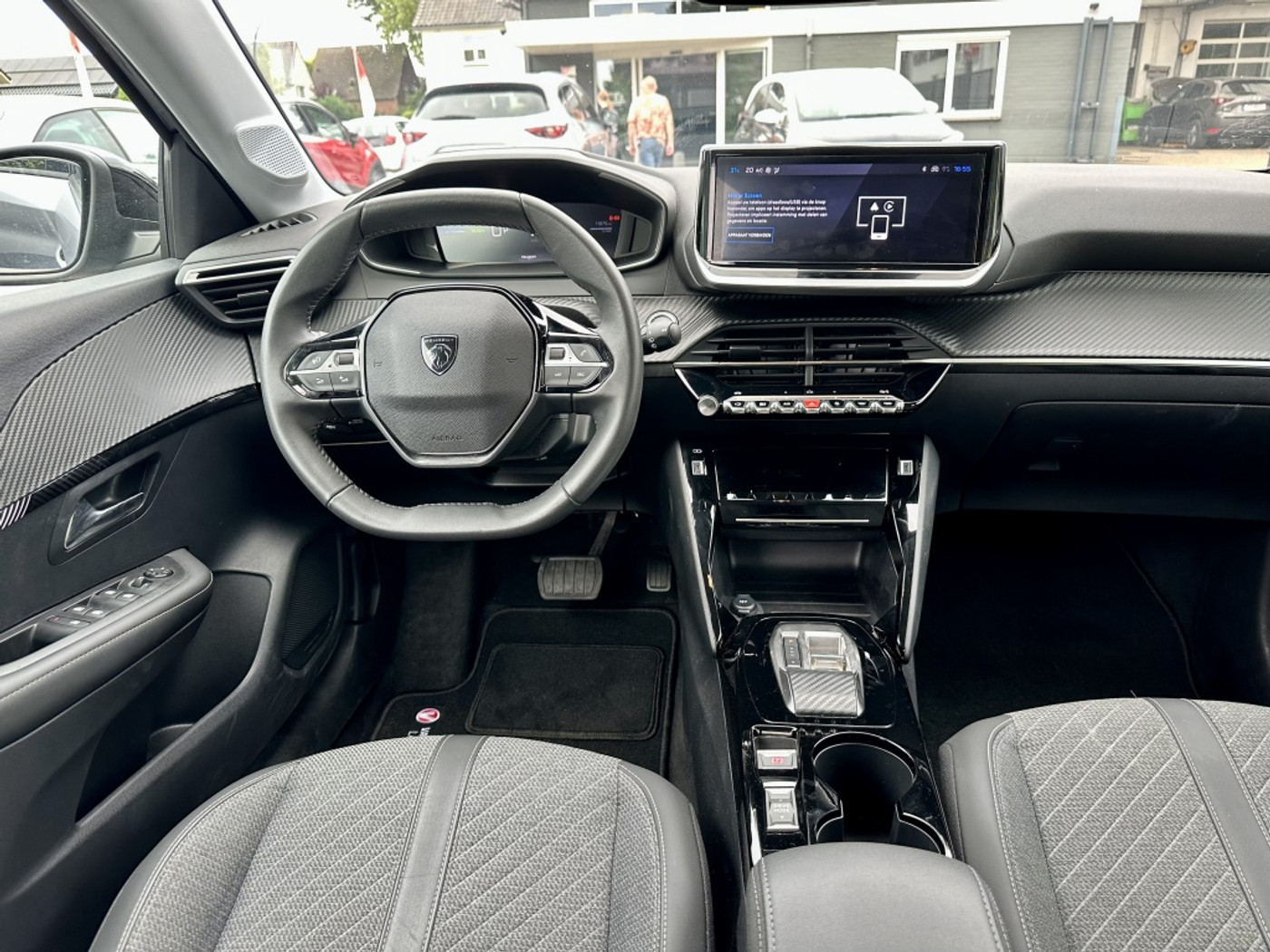 Foto van Peugeot E-208
