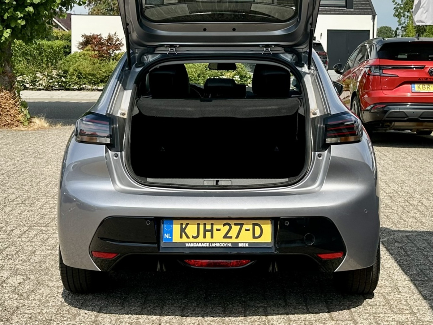 Foto van Peugeot E-208