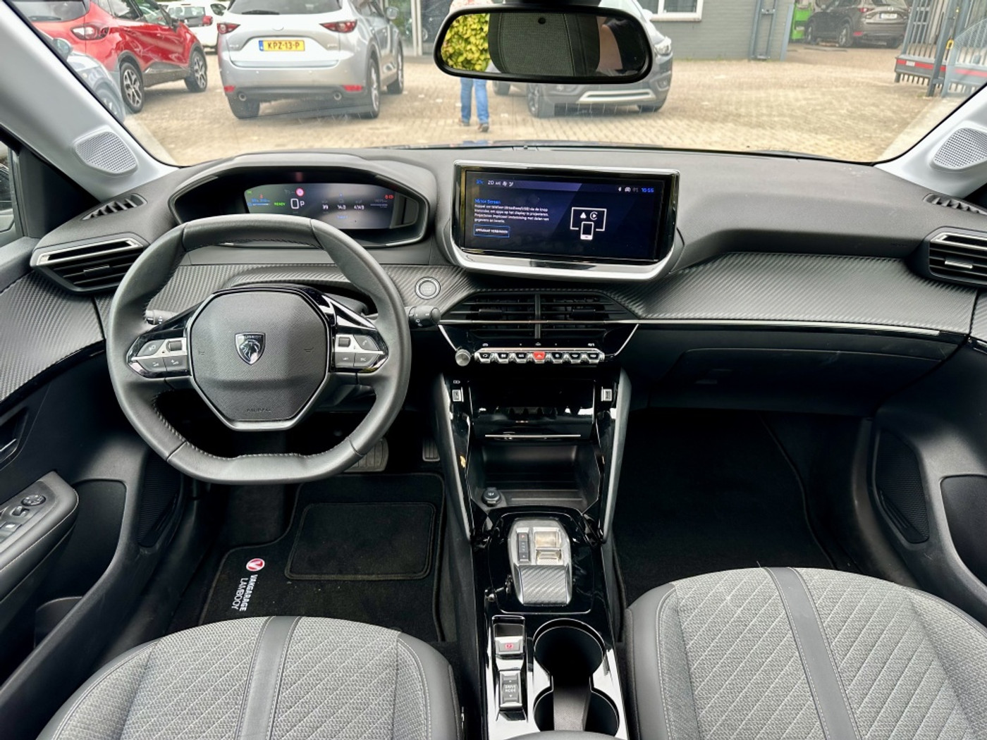 Foto van Peugeot E-208