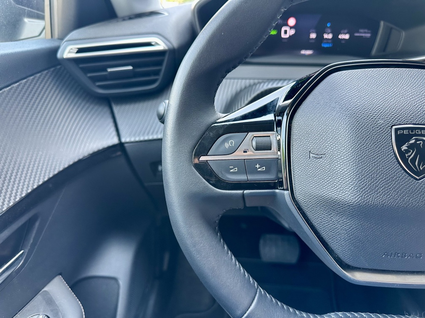 Foto van Peugeot E-208