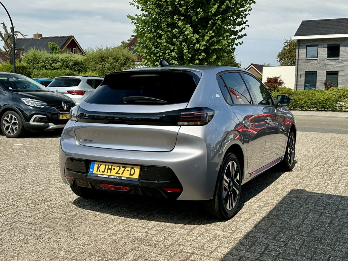 Foto van Peugeot E-208