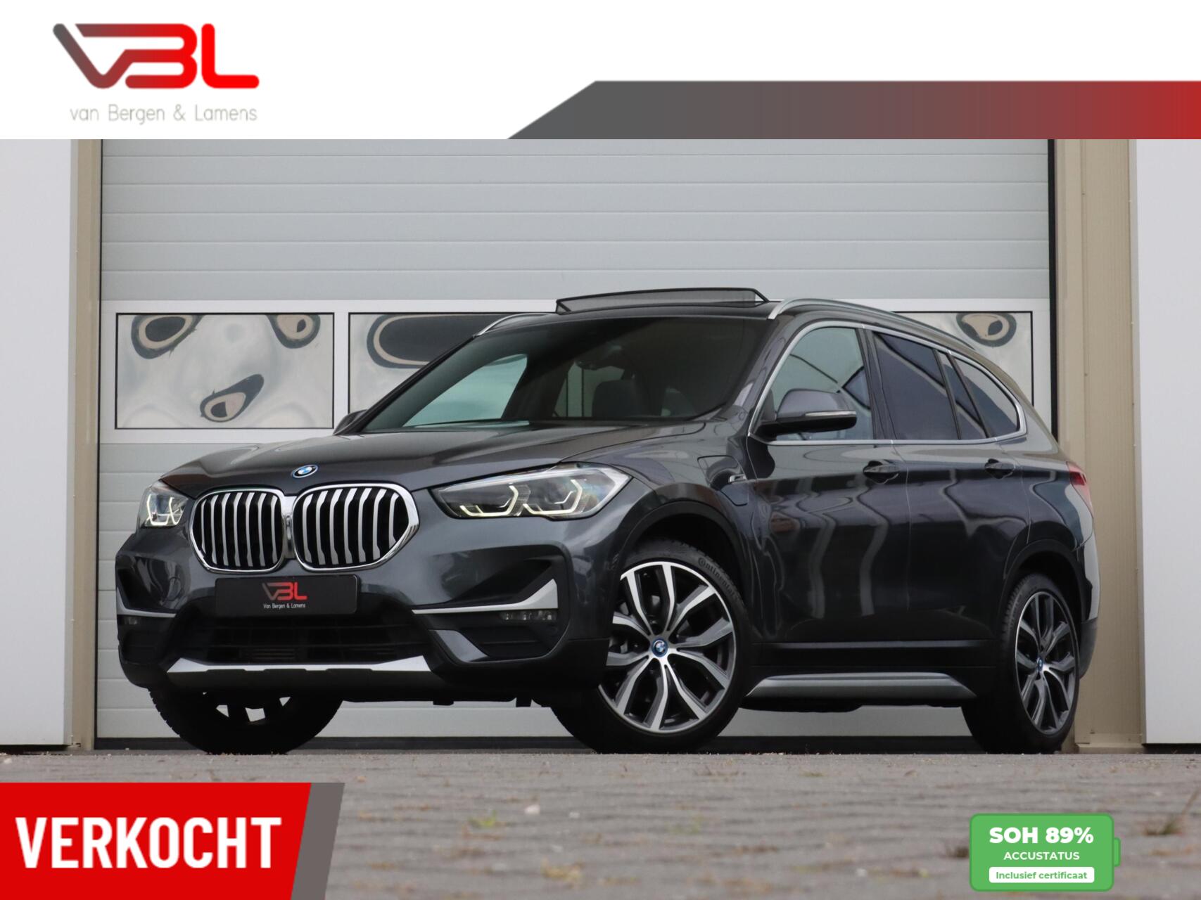 BMW X1 xDrive25e High Executive | Panoramadak | SOH 89% | Apple Carplay 2022 - voorkant