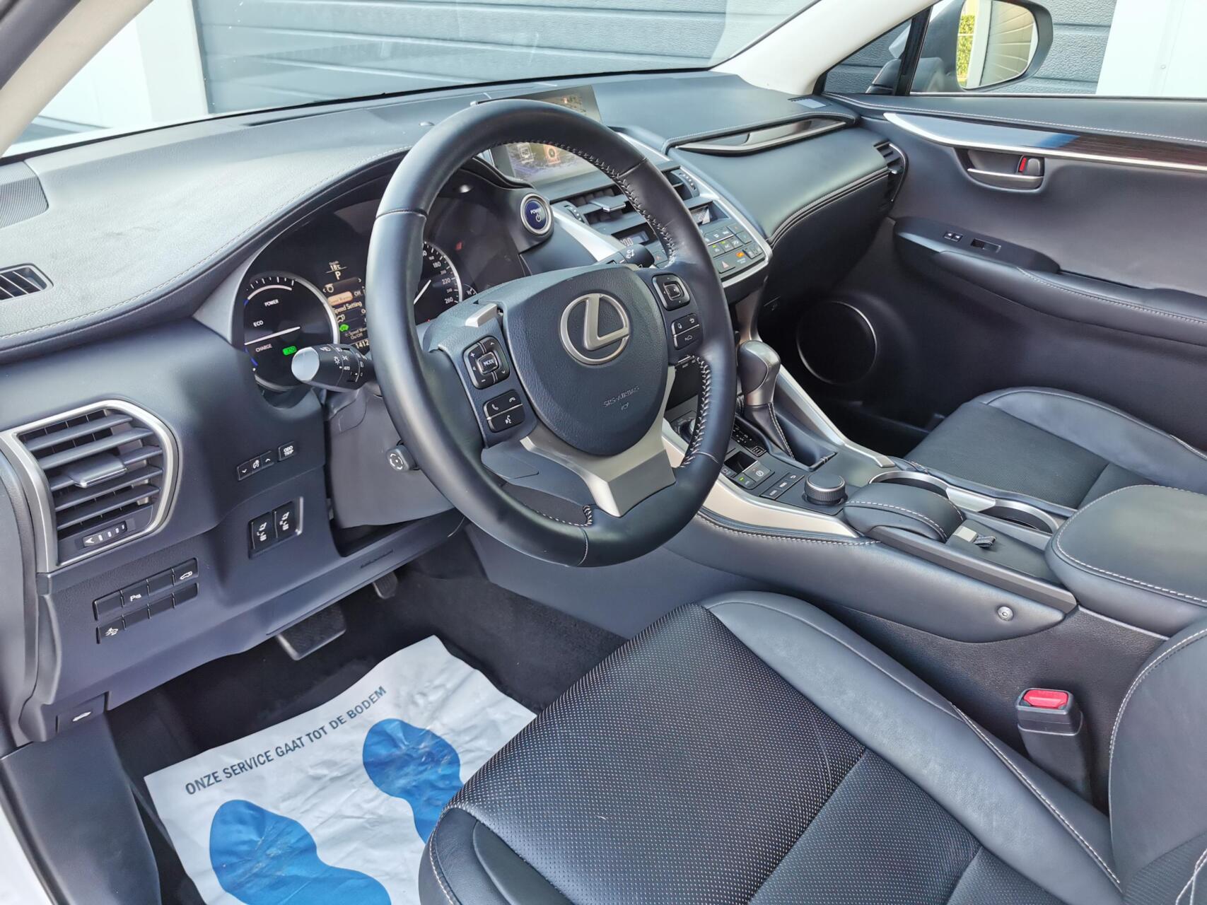 Foto van Lexus NX