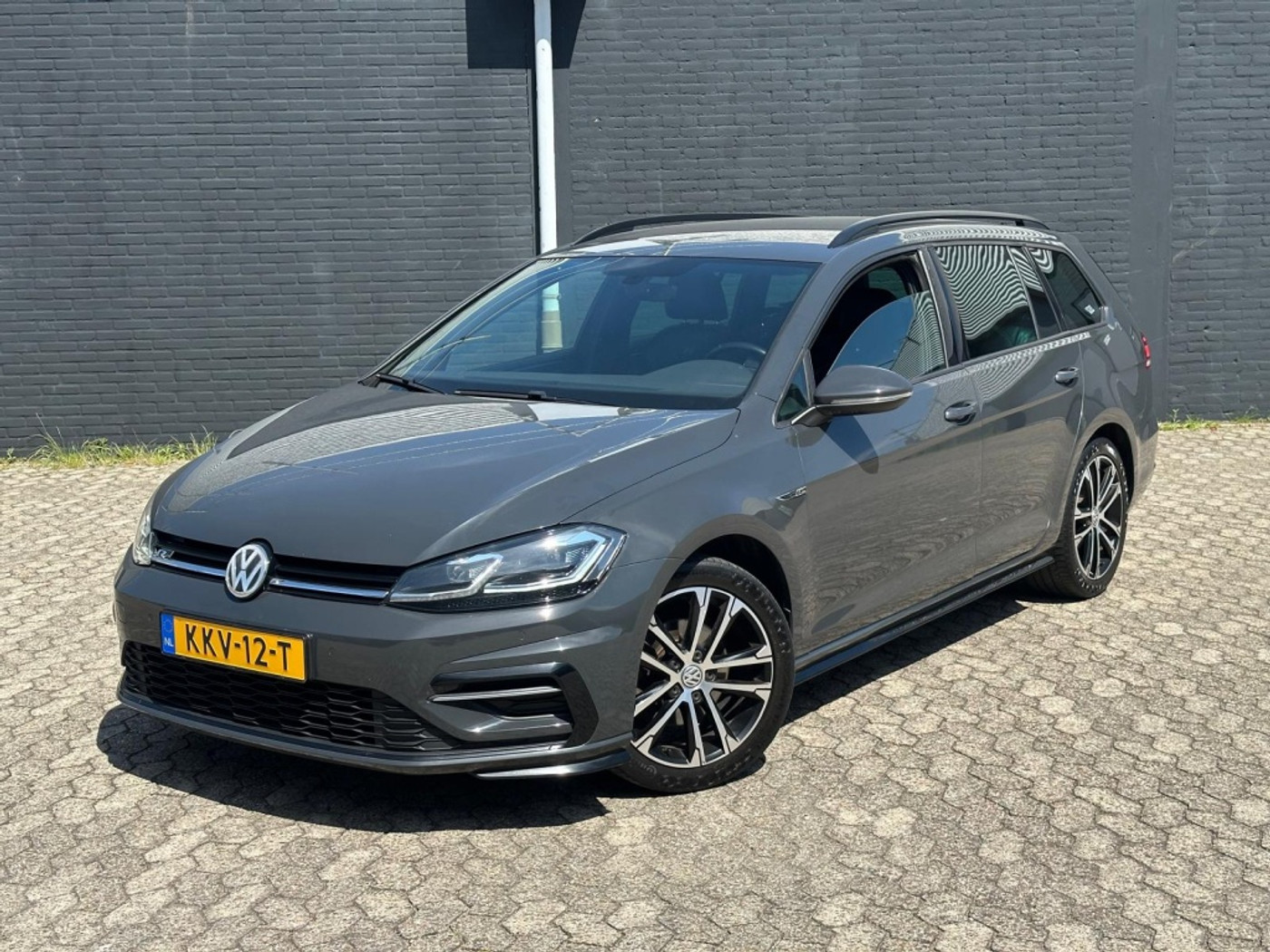 Volkswagen Golf Variant 1.4 TSI 125pk R-Line, Leer, LED Koplampen, Carplay, 17 Inch 2017 - voorkant