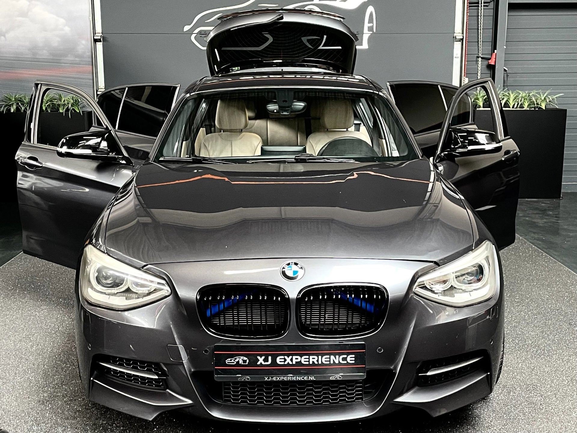 BMW 1-serie M135i xDrive l Xenon l Volleder l Navi l Cruise l Climate l APK 07-27 l 2013 - voorkant